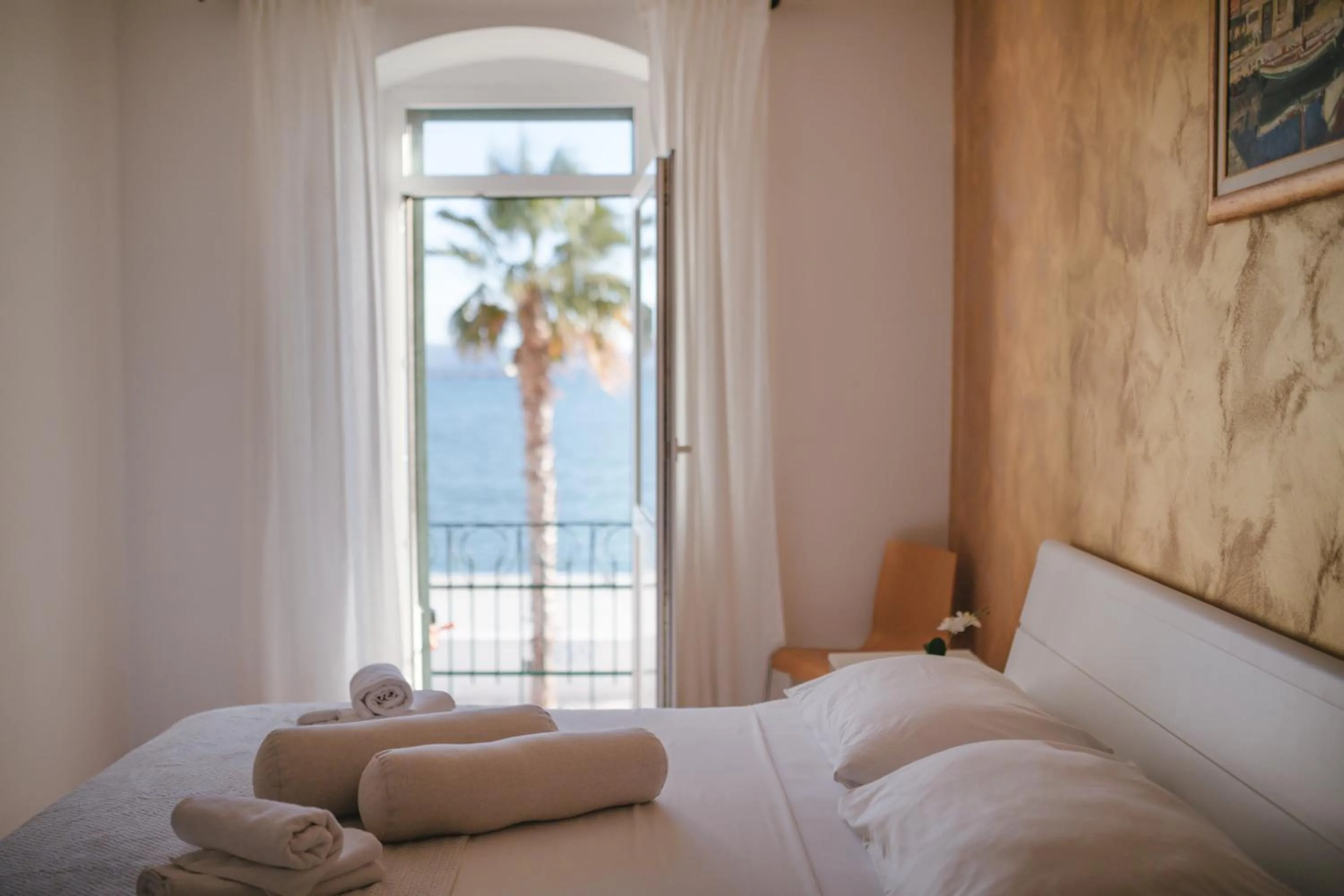 Three-Bedroom Apartment with Sea View in Apartment The View