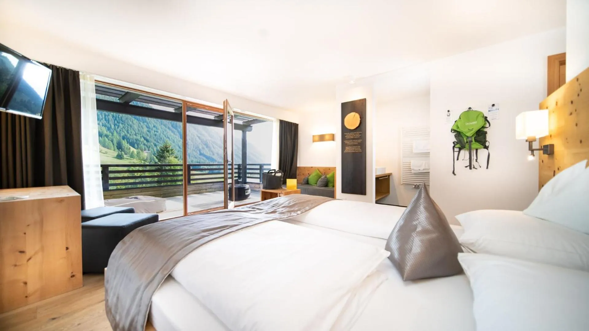 Bedroom, Bed in La Casies Mountain Hotel