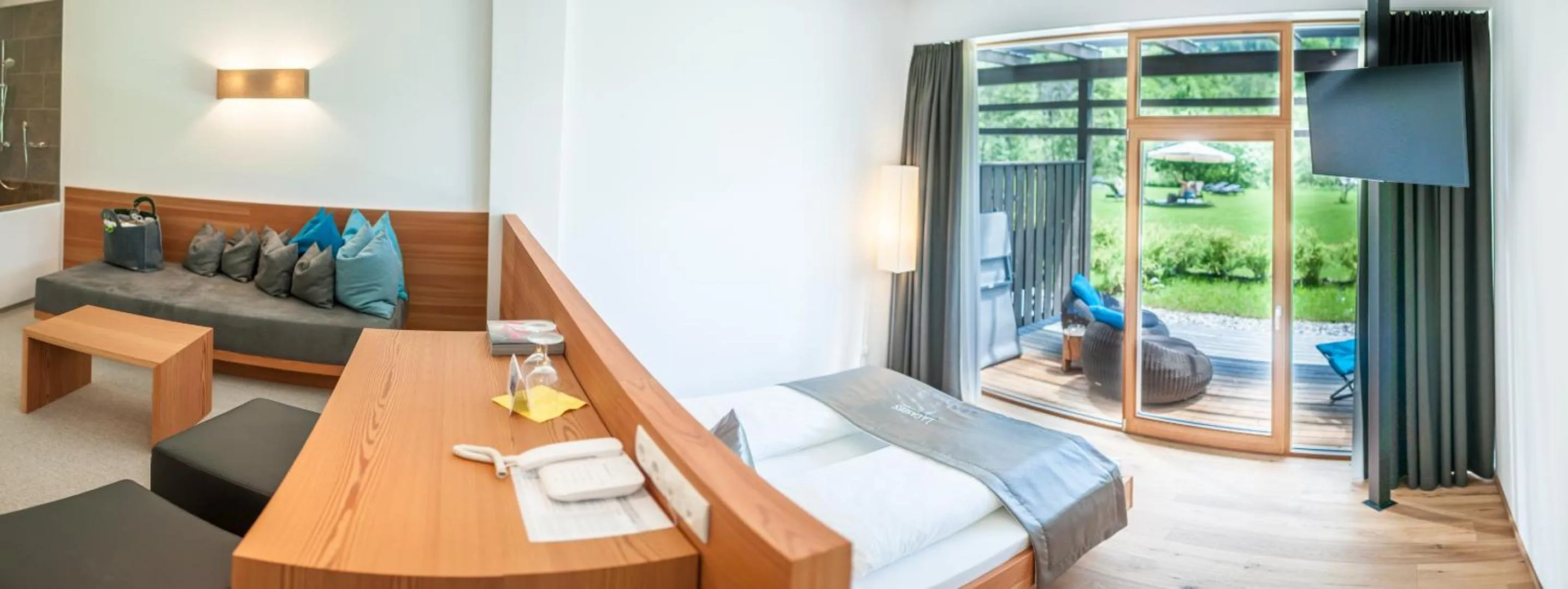 Living room, Bed in La Casies Mountain Hotel