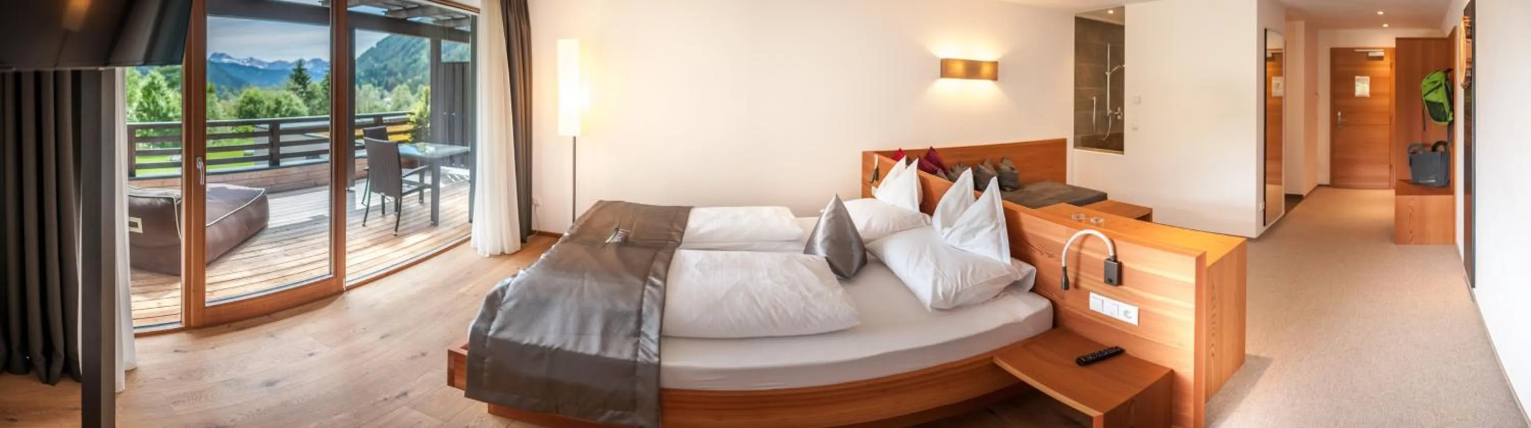 Staff, Bed in La Casies Mountain Hotel