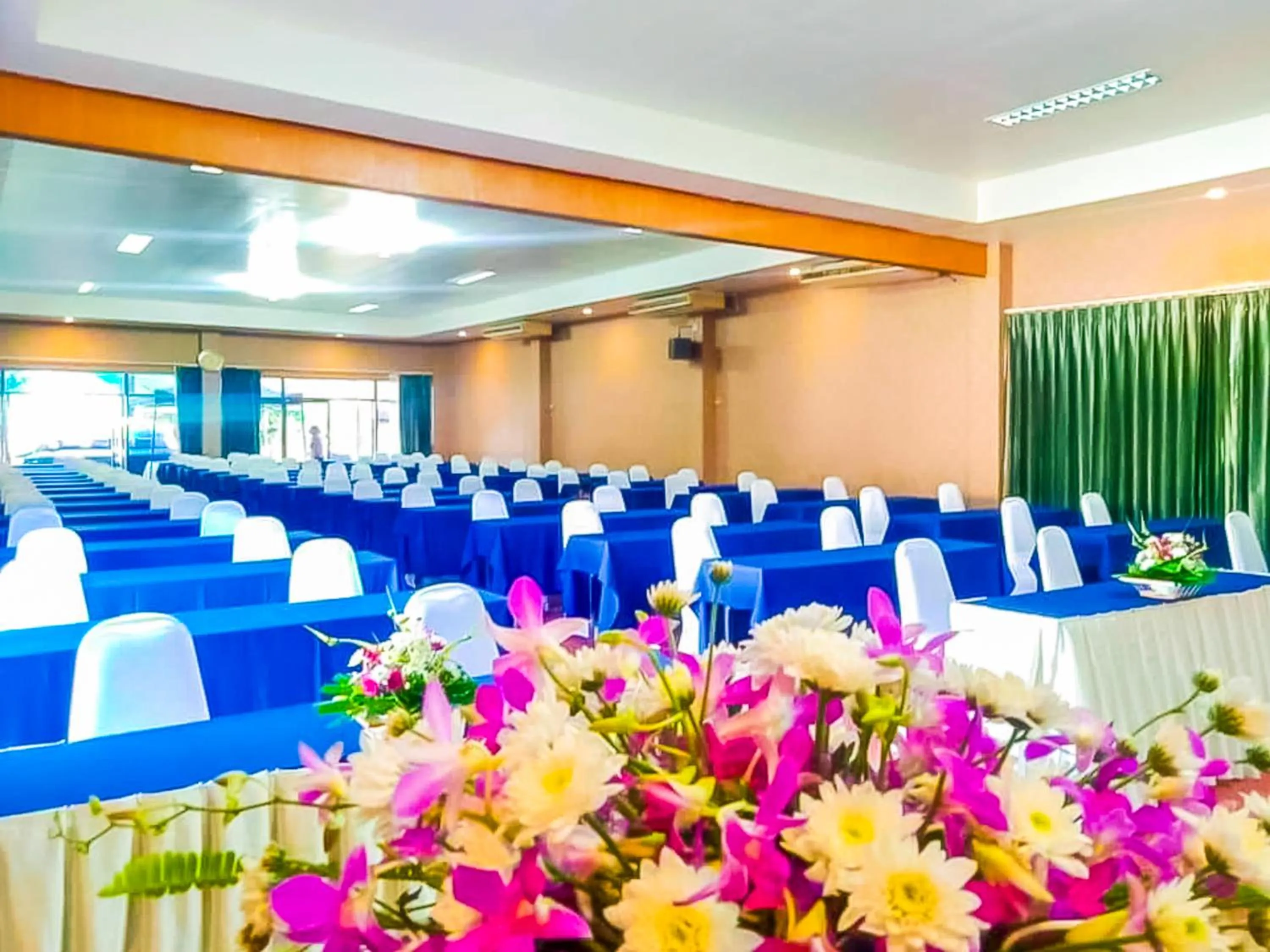 Seating area in Saitharn Iyara Resort