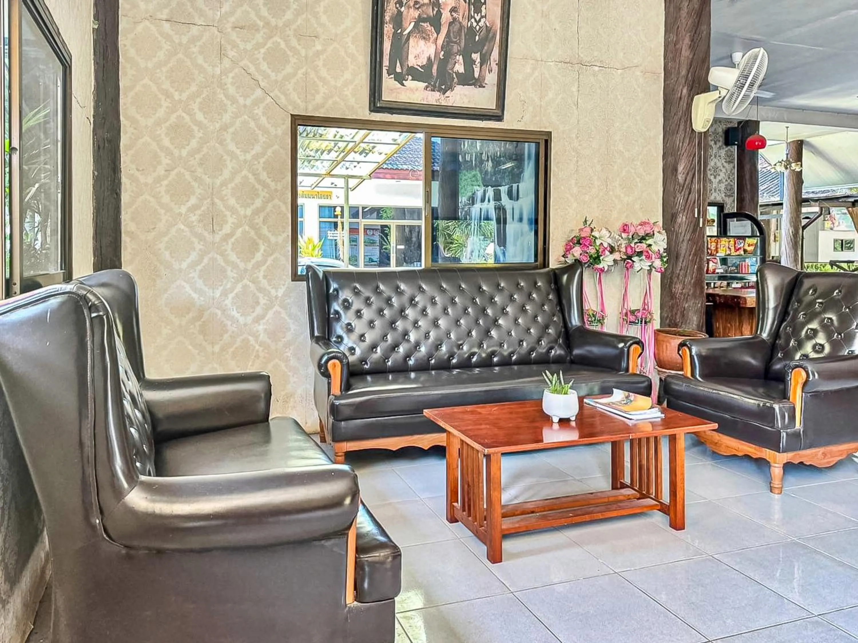 Seating area in Saitharn Iyara Resort