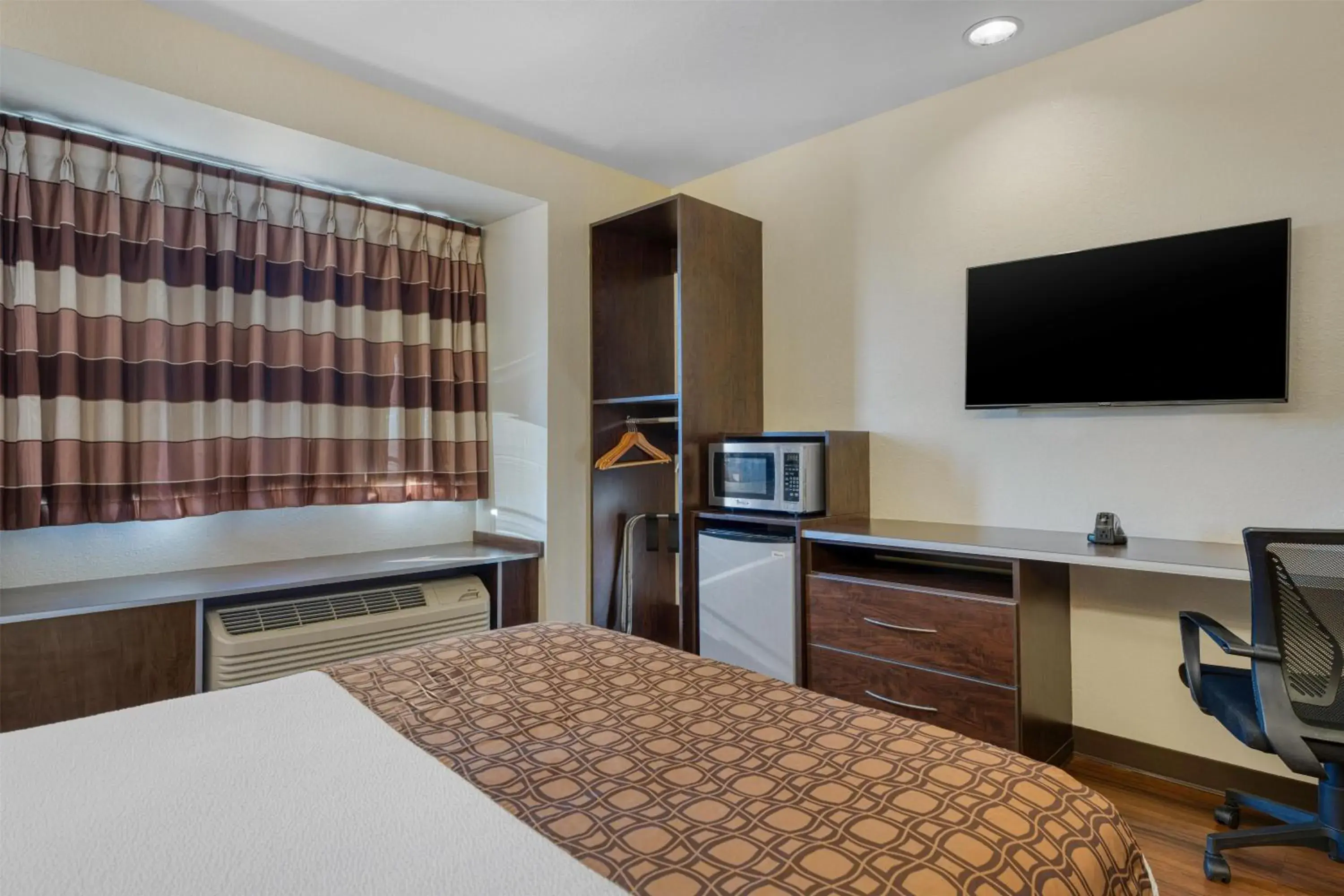 Queen Room with Two Queen Beds - Disability Access in SureStay Plus Hotel by Best Western Buckhannon Queen Room with Two Queen Beds - Disability Access in SureStay Plus Hotel by Best Western Buckhannon