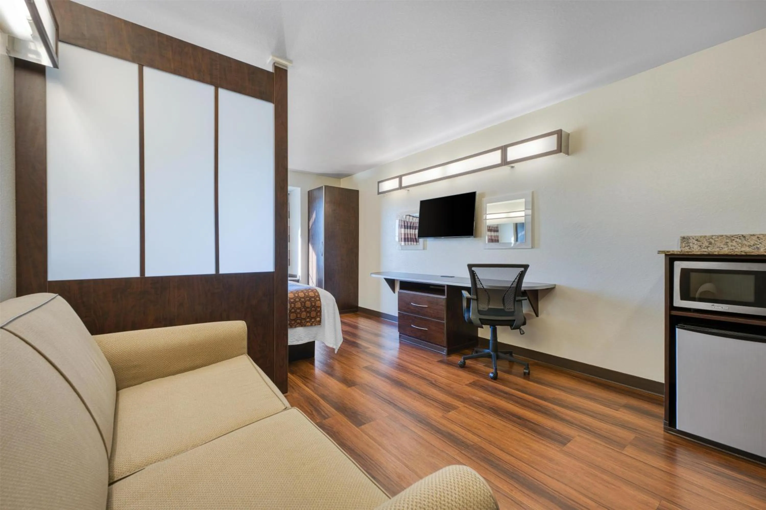 Bedroom in SureStay Plus Hotel by Best Western Buckhannon