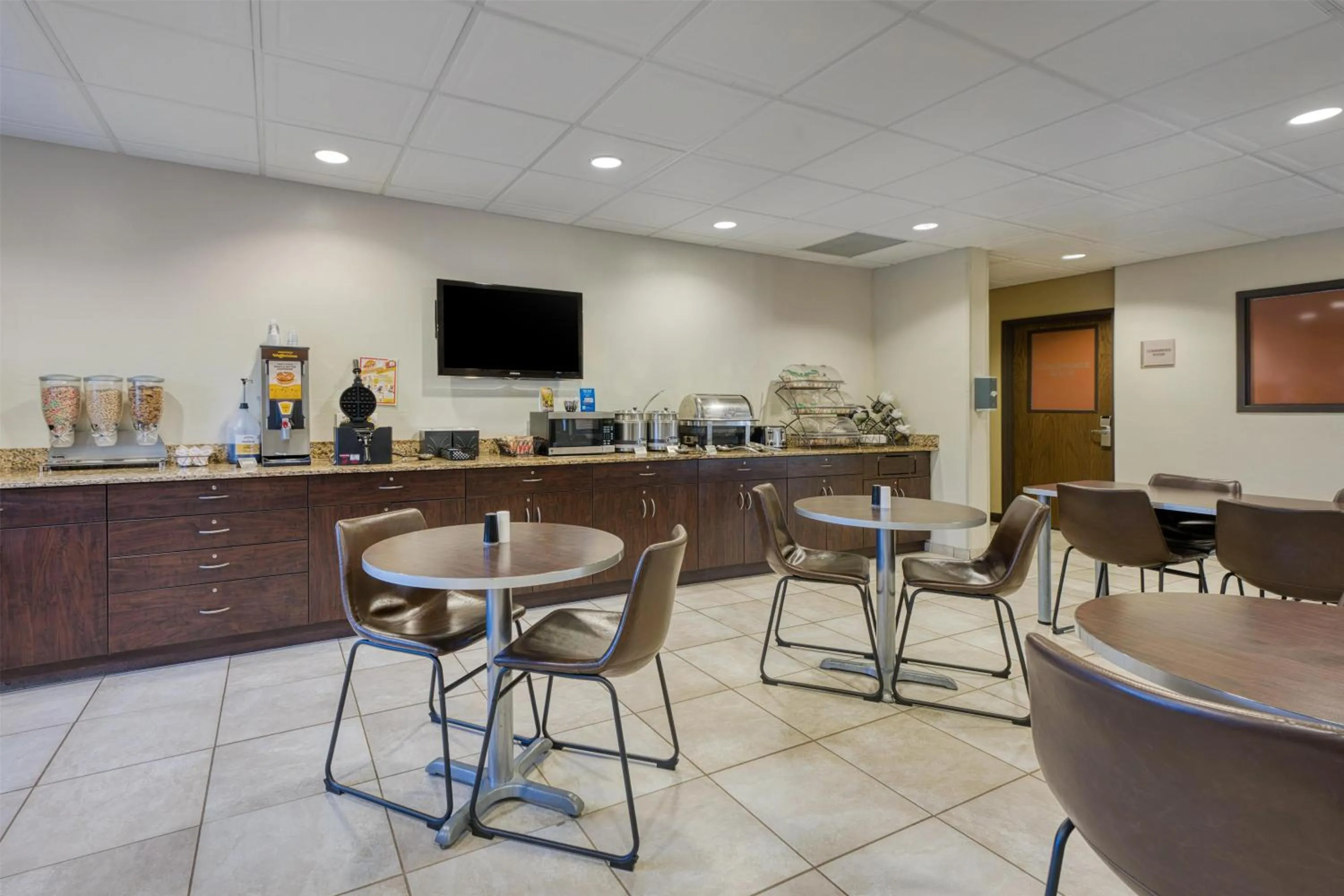 Breakfast in SureStay Plus Hotel by Best Western Buckhannon