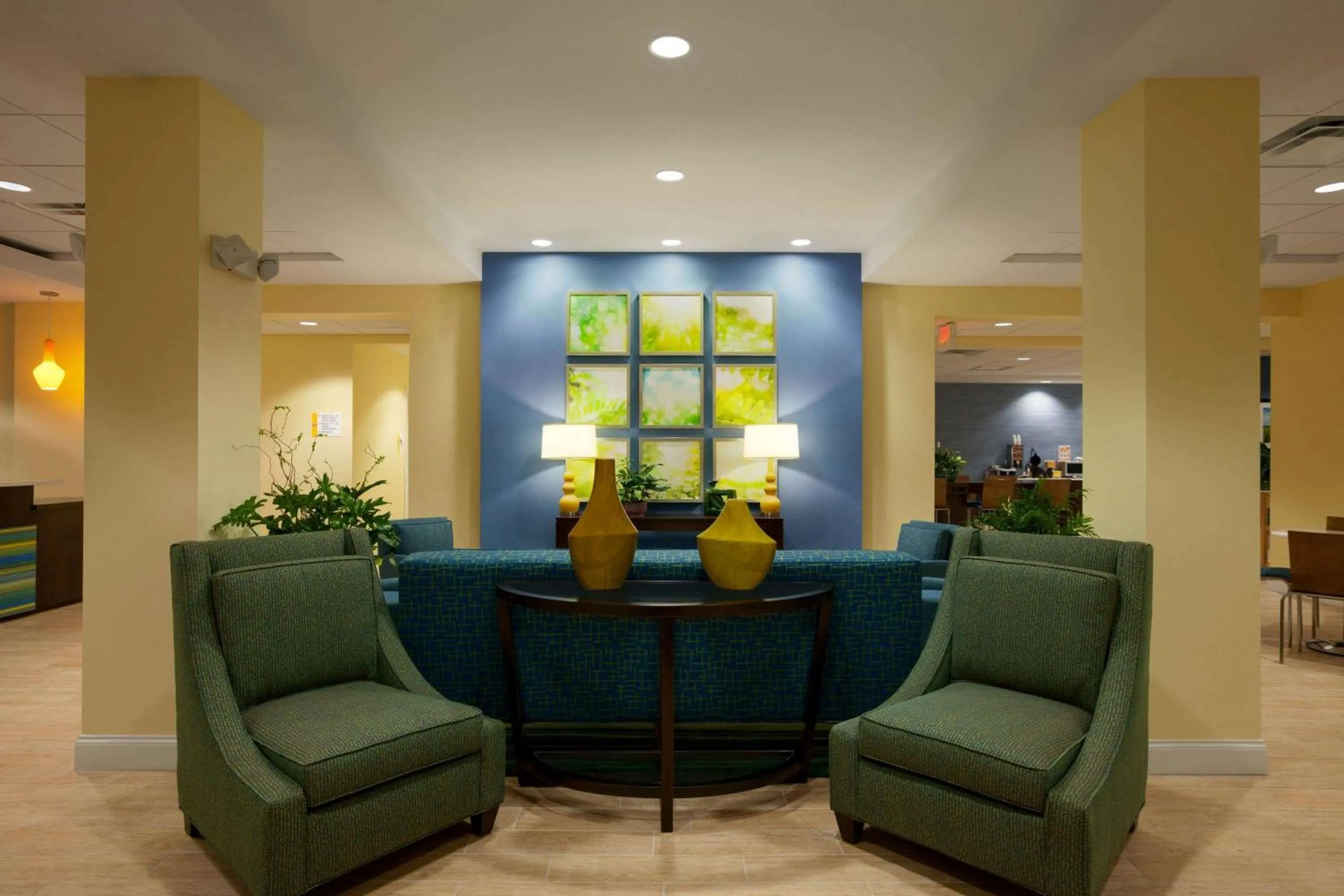 Lobby or reception in Days Inn & Suites by Wyndham Altoona