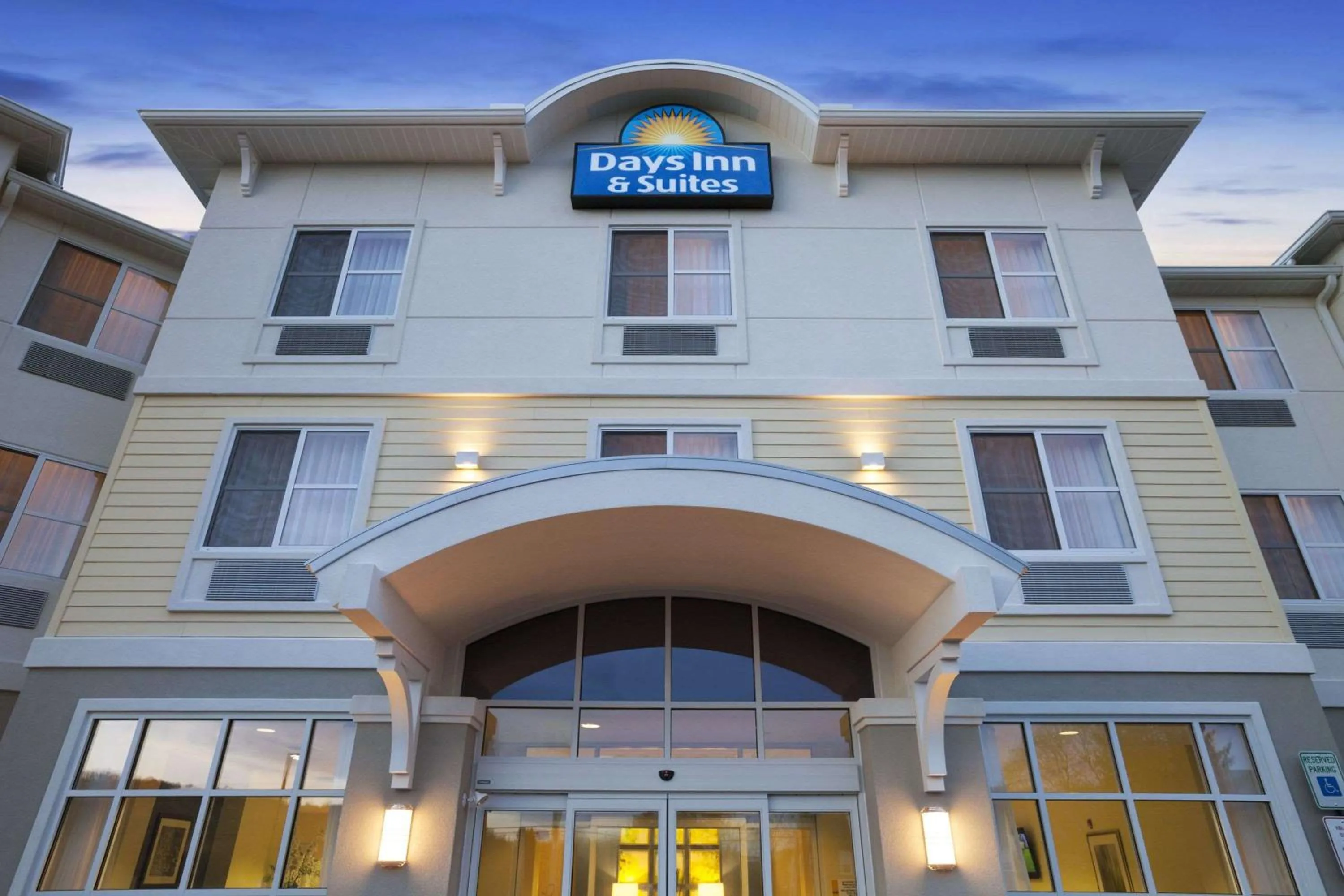 Property building in Days Inn & Suites by Wyndham Altoona