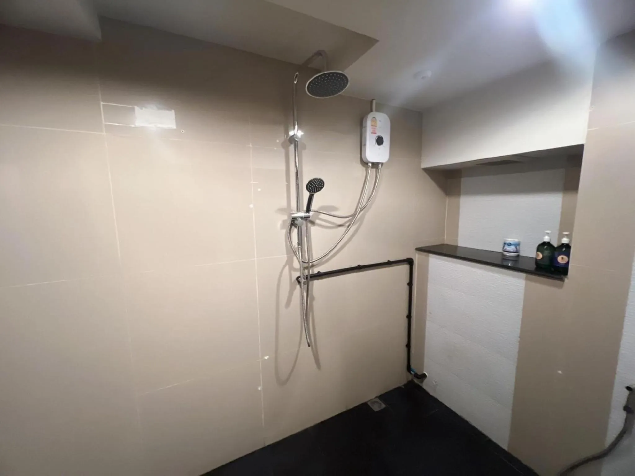 Shower in Deco Lux Hotel