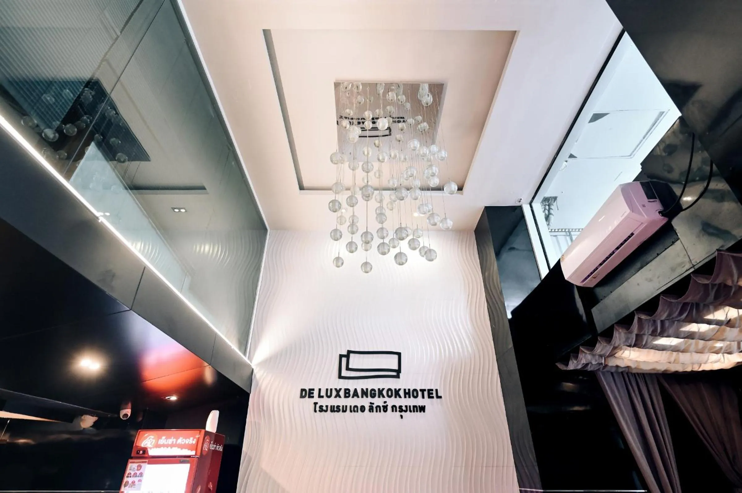 Communal lounge/ TV room in Deco Lux Hotel