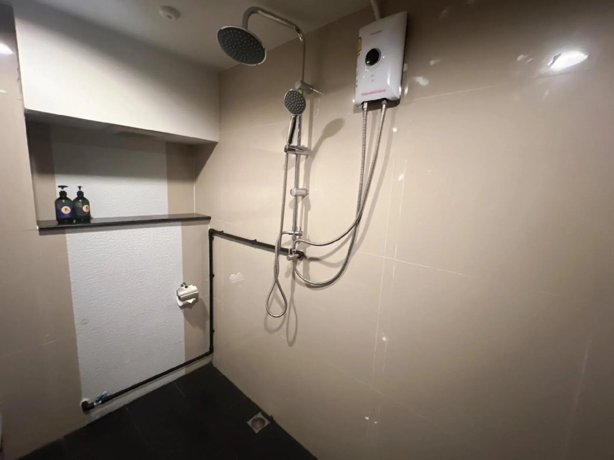 Shower in Deco Lux Hotel