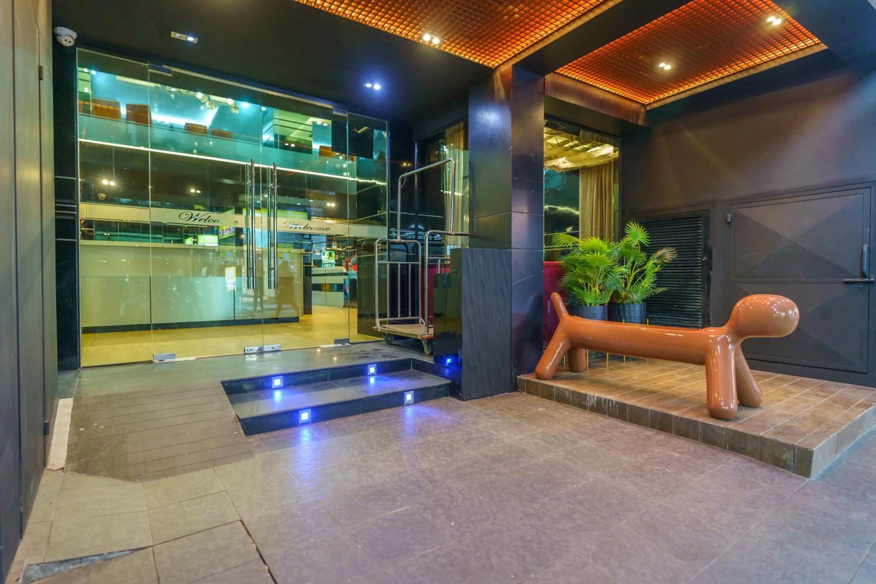 Night in Deco Lux Hotel