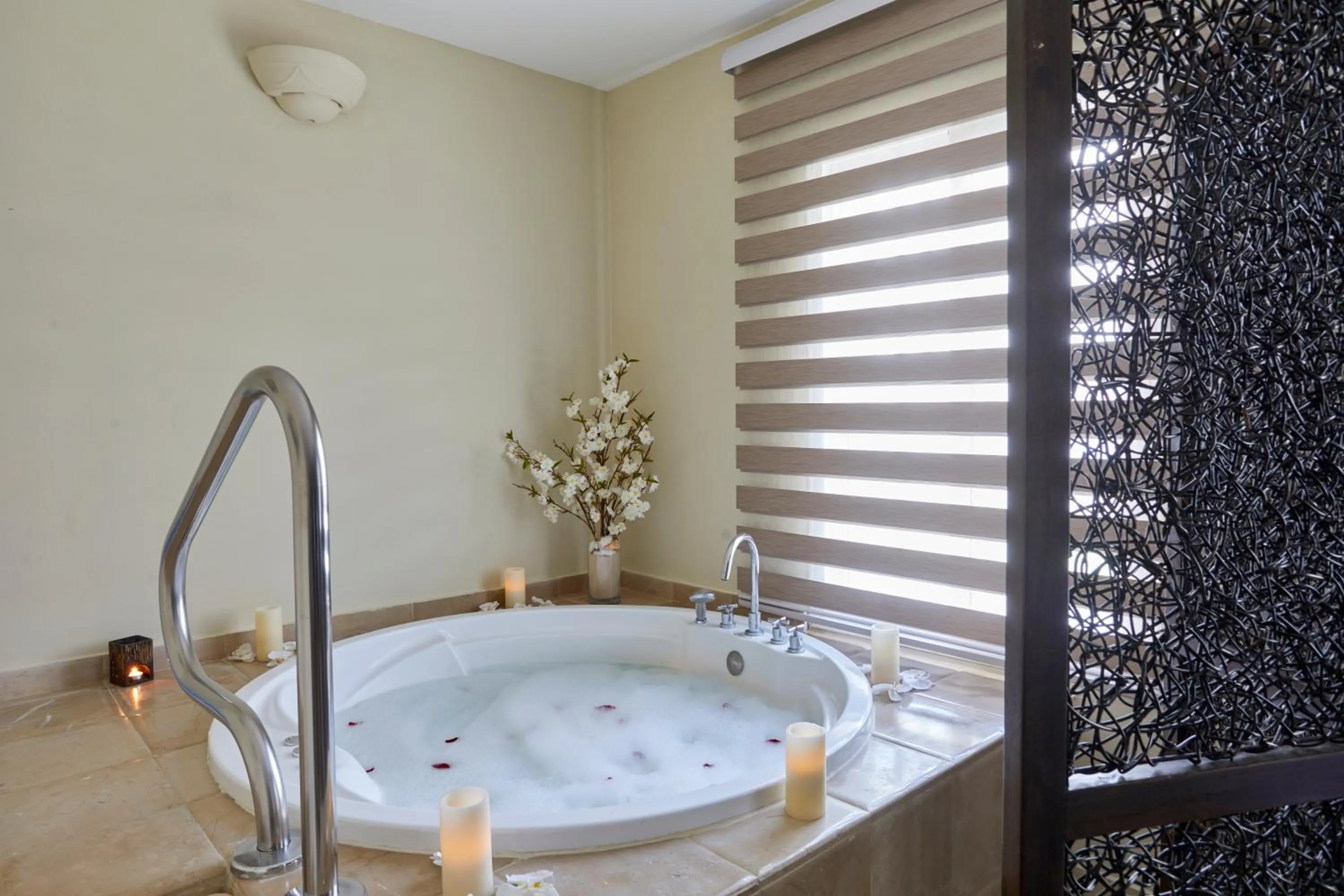 Hot Tub in Bahia Principe Luxury Ambar - Adults Only All Inclusive