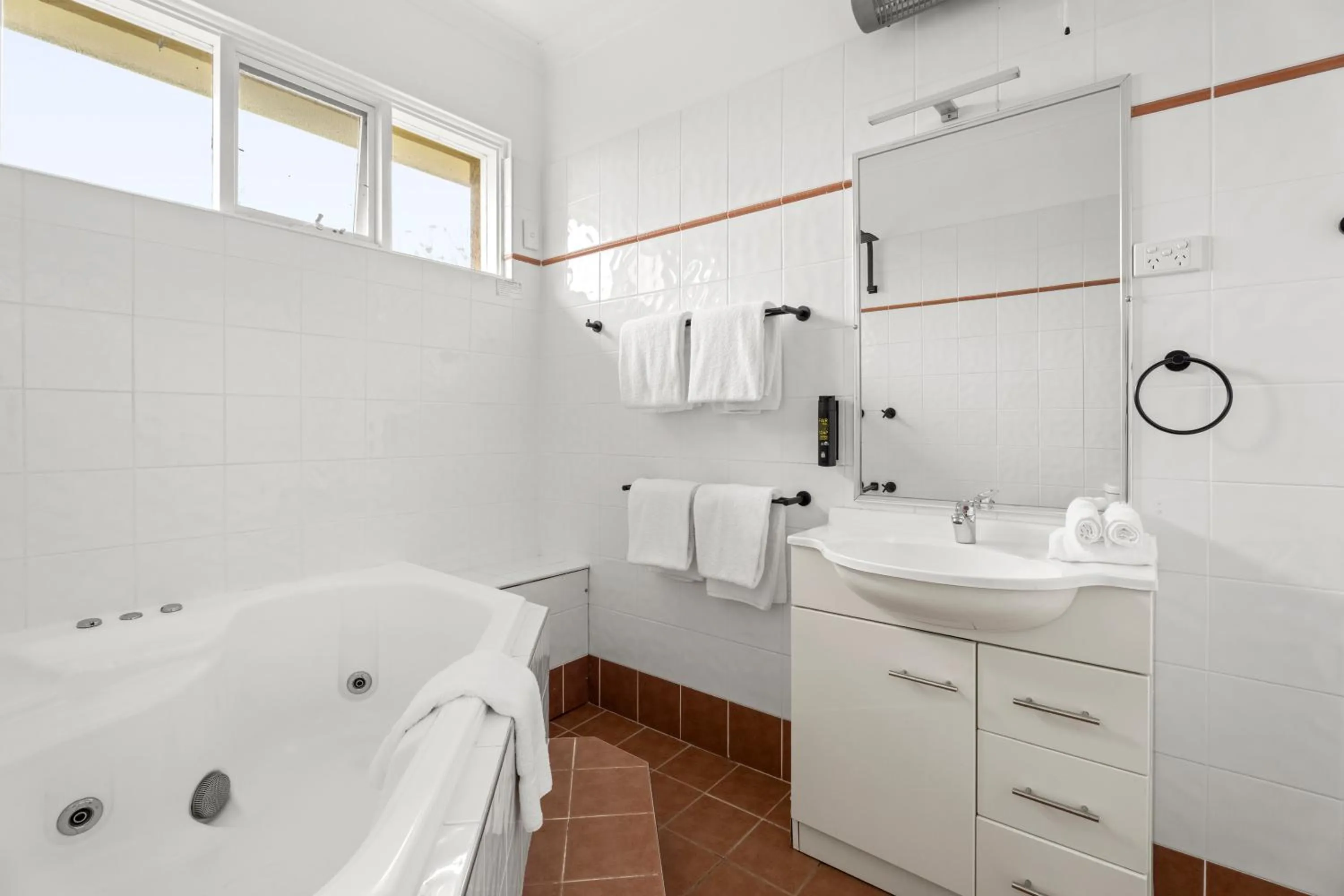 Shower in Montblu at Echo Point