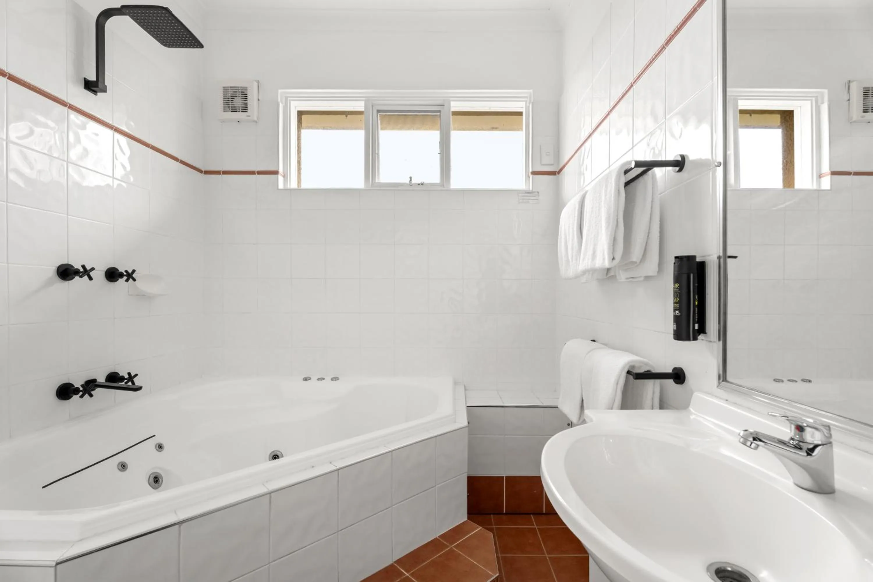 Shower in Montblu at Echo Point