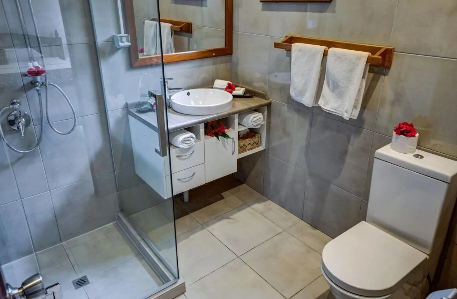 Bathroom in Seaview Lodge and Restaurant