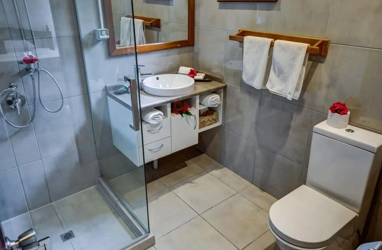 Deluxe Double Room with Balcony and Sea View in Seaview Lodge and Restaurant Deluxe Double Room with Balcony and Sea View in Seaview Lodge and Restaurant