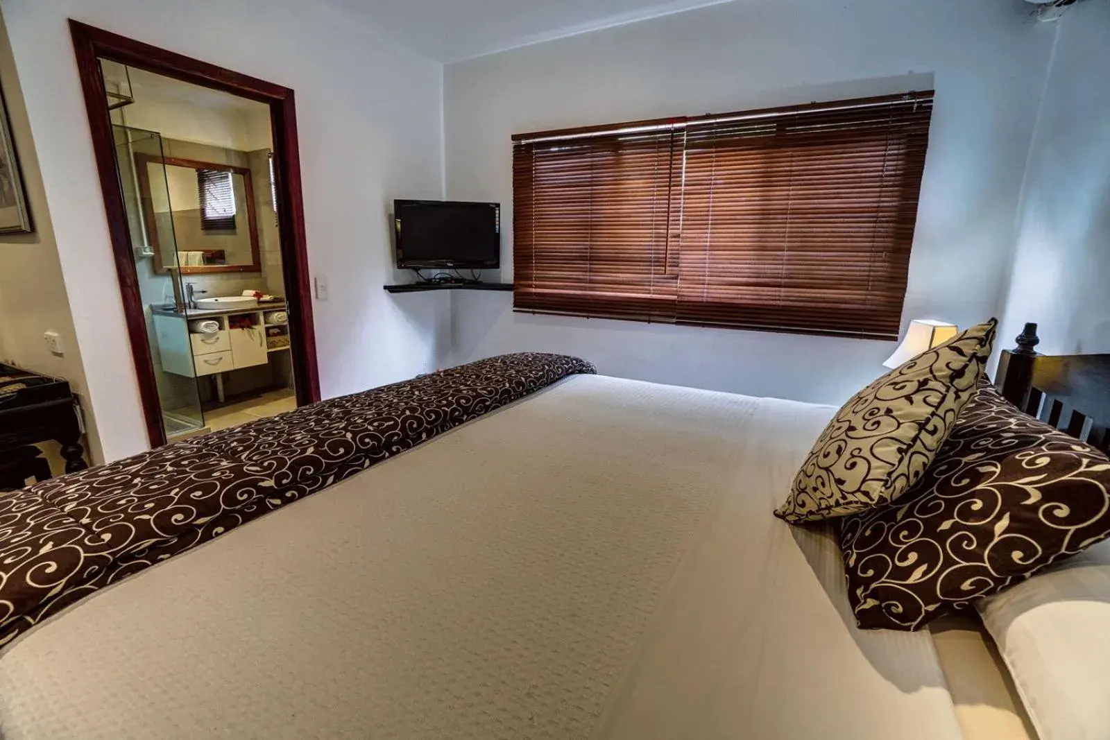Standard Double or Twin Room in Seaview Lodge and Restaurant Standard Double or Twin Room in Seaview Lodge and Restaurant