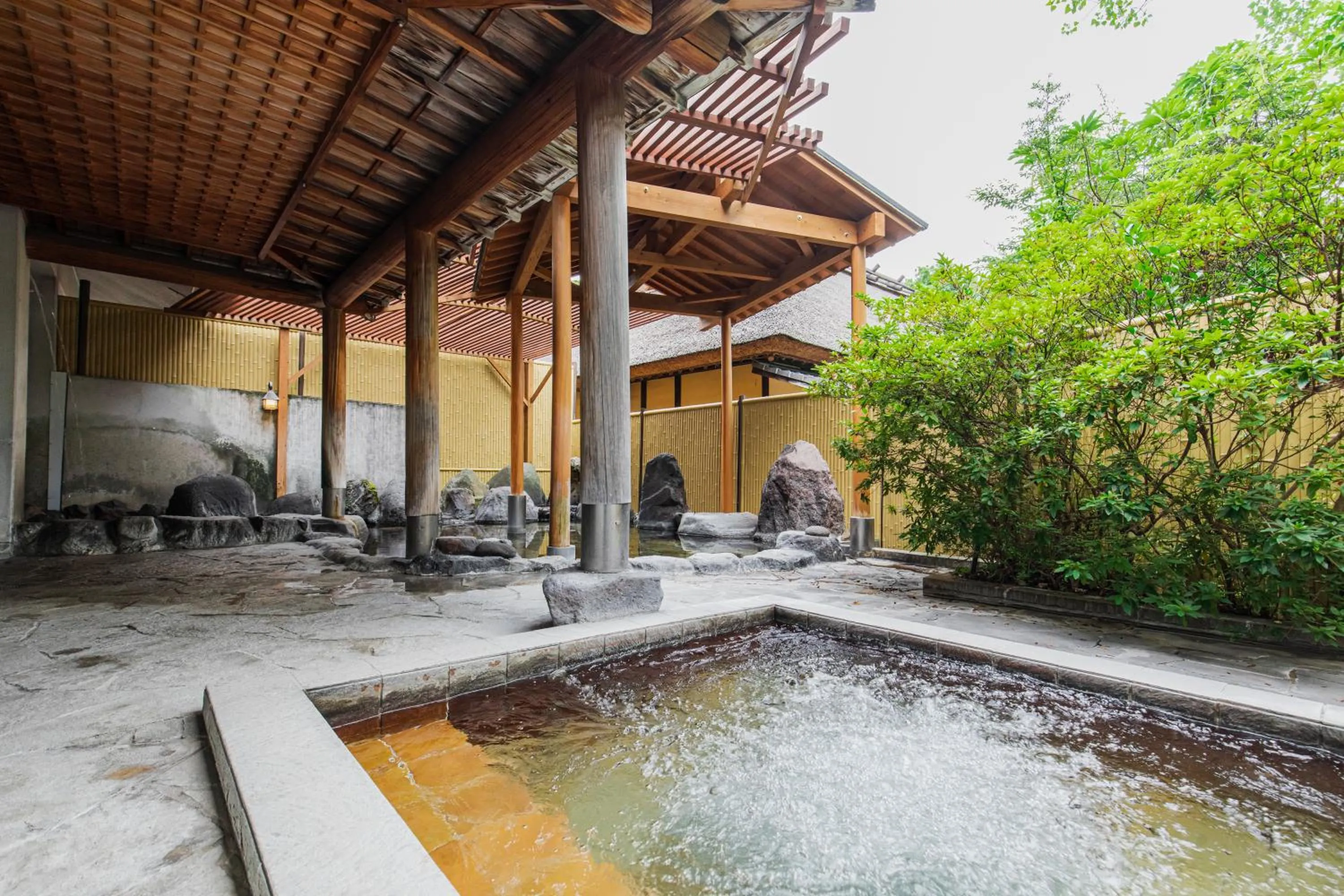 Hot Spring Bath in Yufuin Kotobuki Hananosho