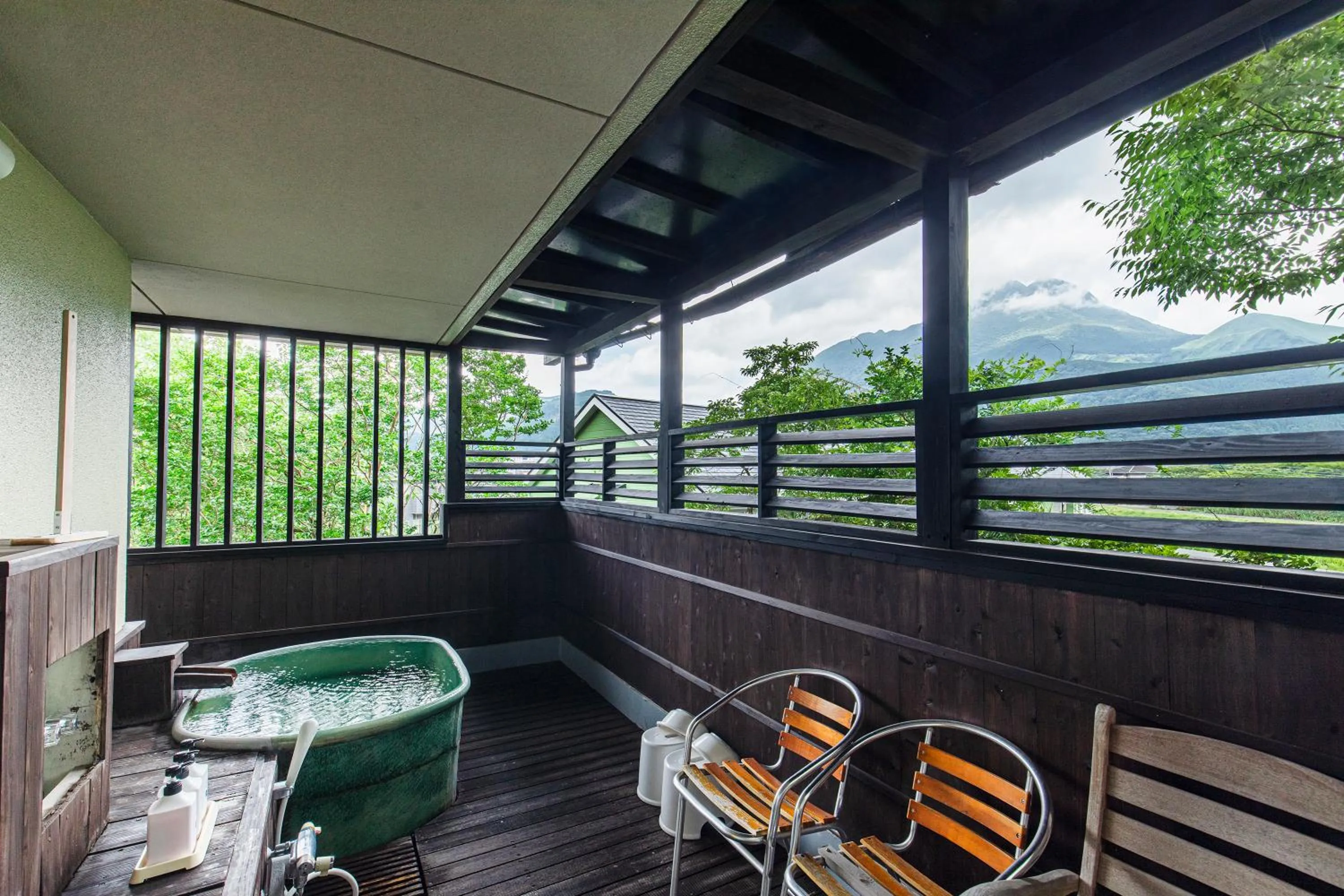 Photo of the whole room in Yufuin Kotobuki Hananosho