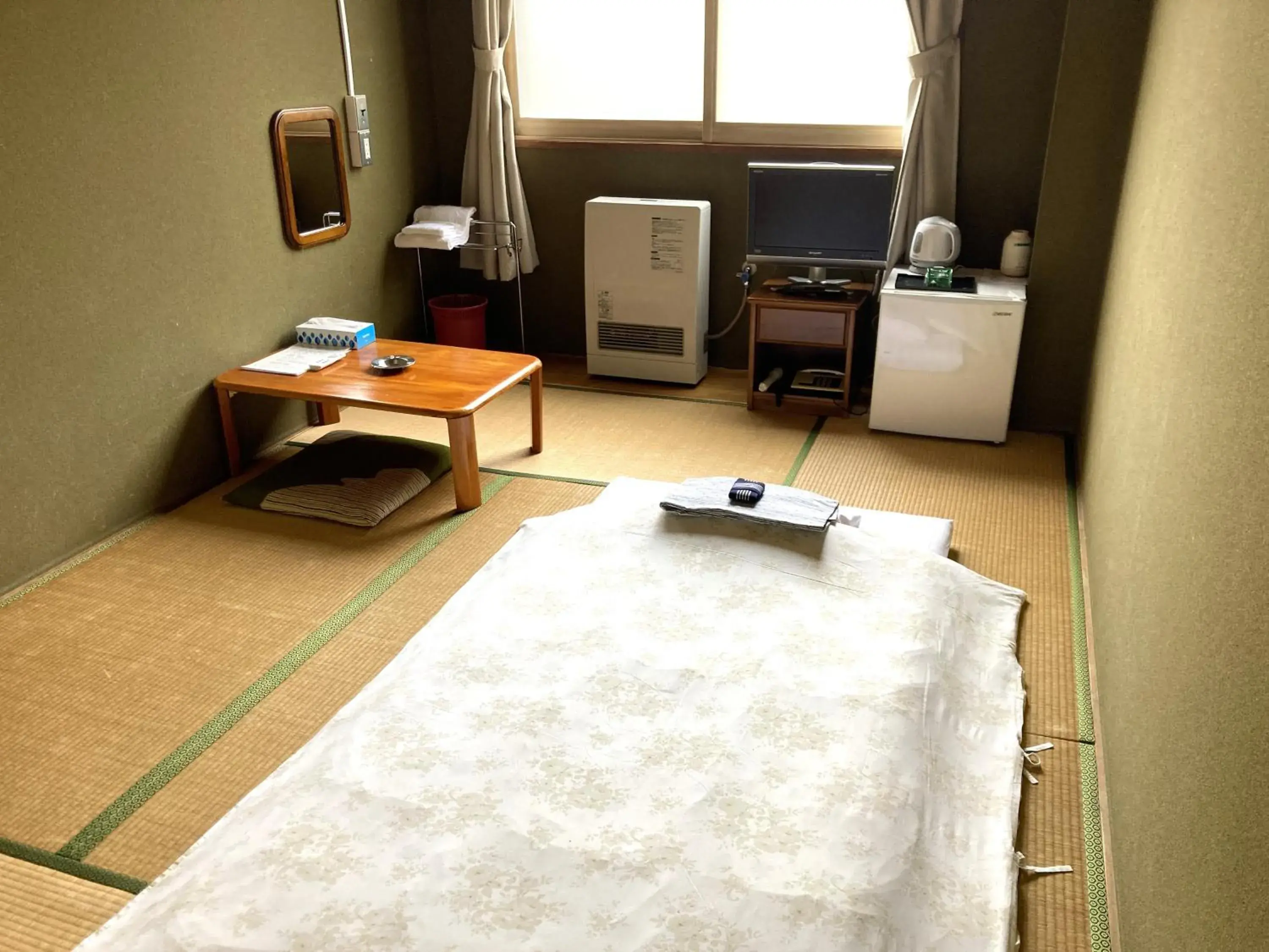 Japanese-Style Room with Shared Bathroom in Hotel Tetora Yunokawaonsen Japanese-Style Room with Shared Bathroom in Hotel Tetora Yunokawaonsen