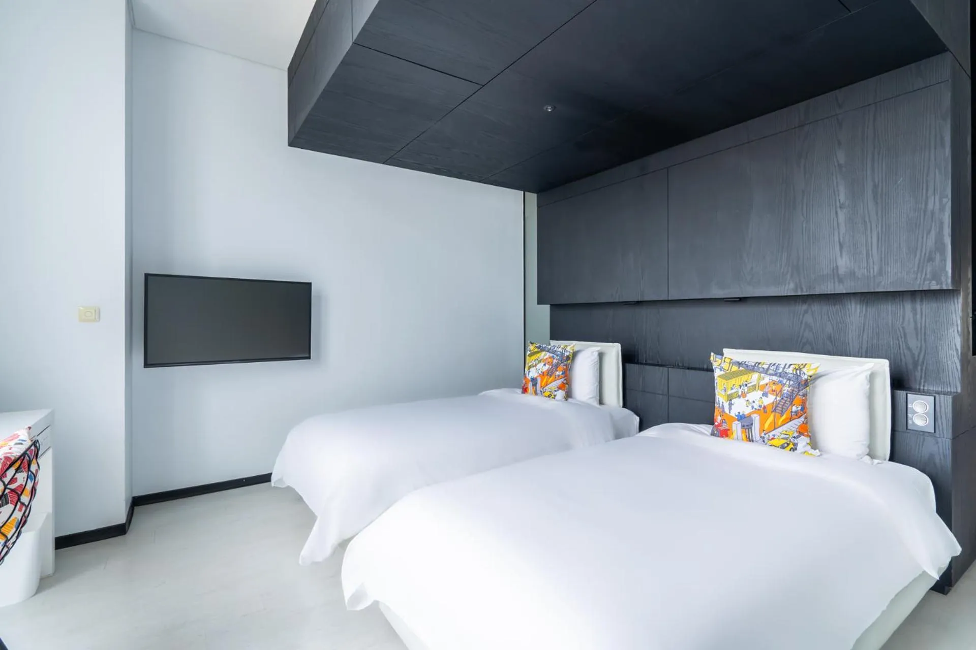 Bed in The Place Tainan