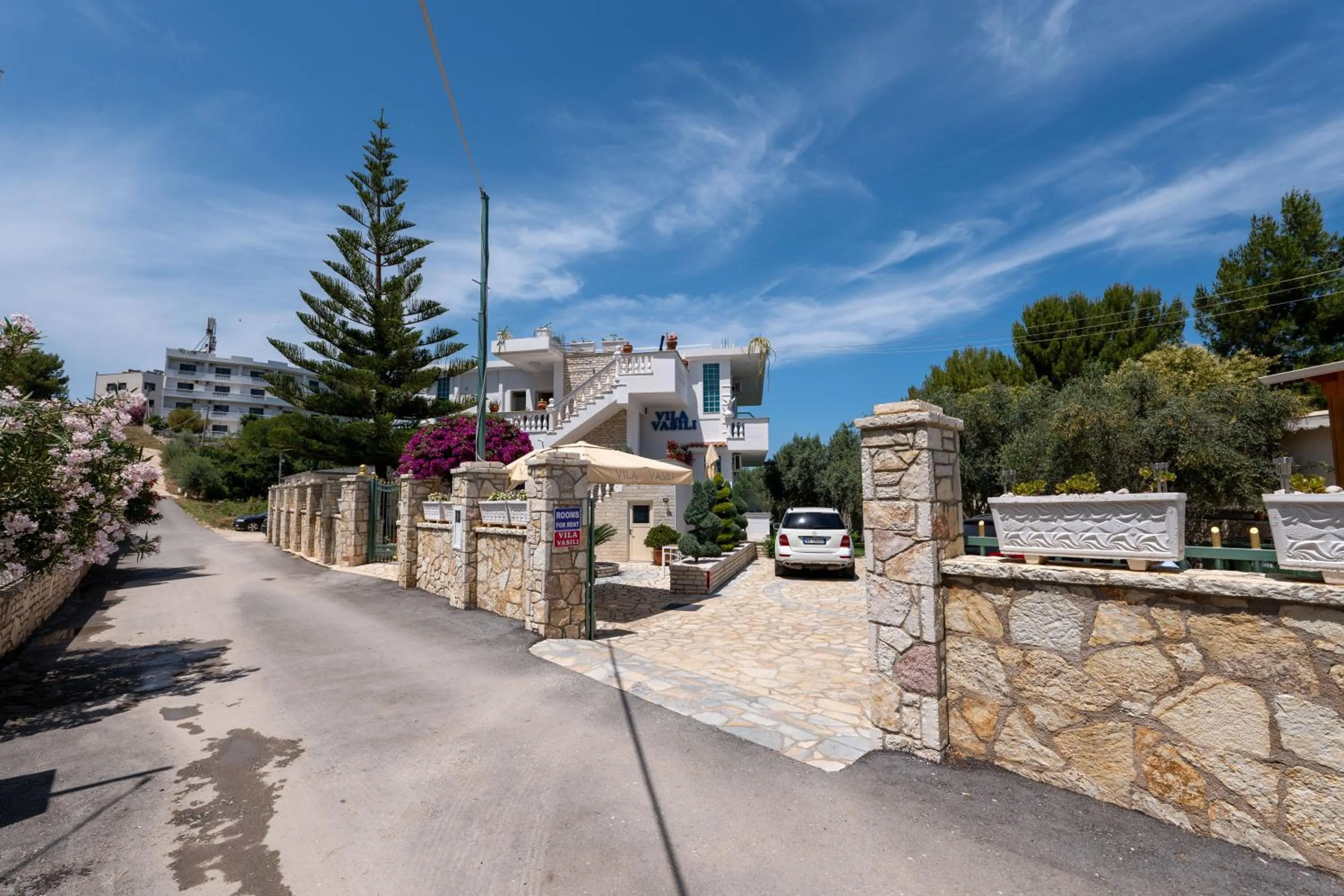 Property building in Vila Vasili