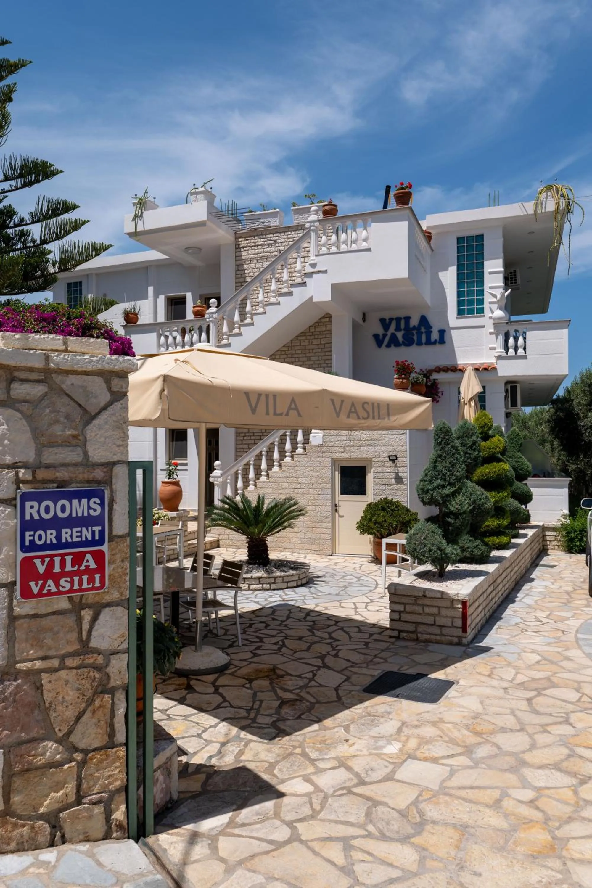 Property building in Vila Vasili