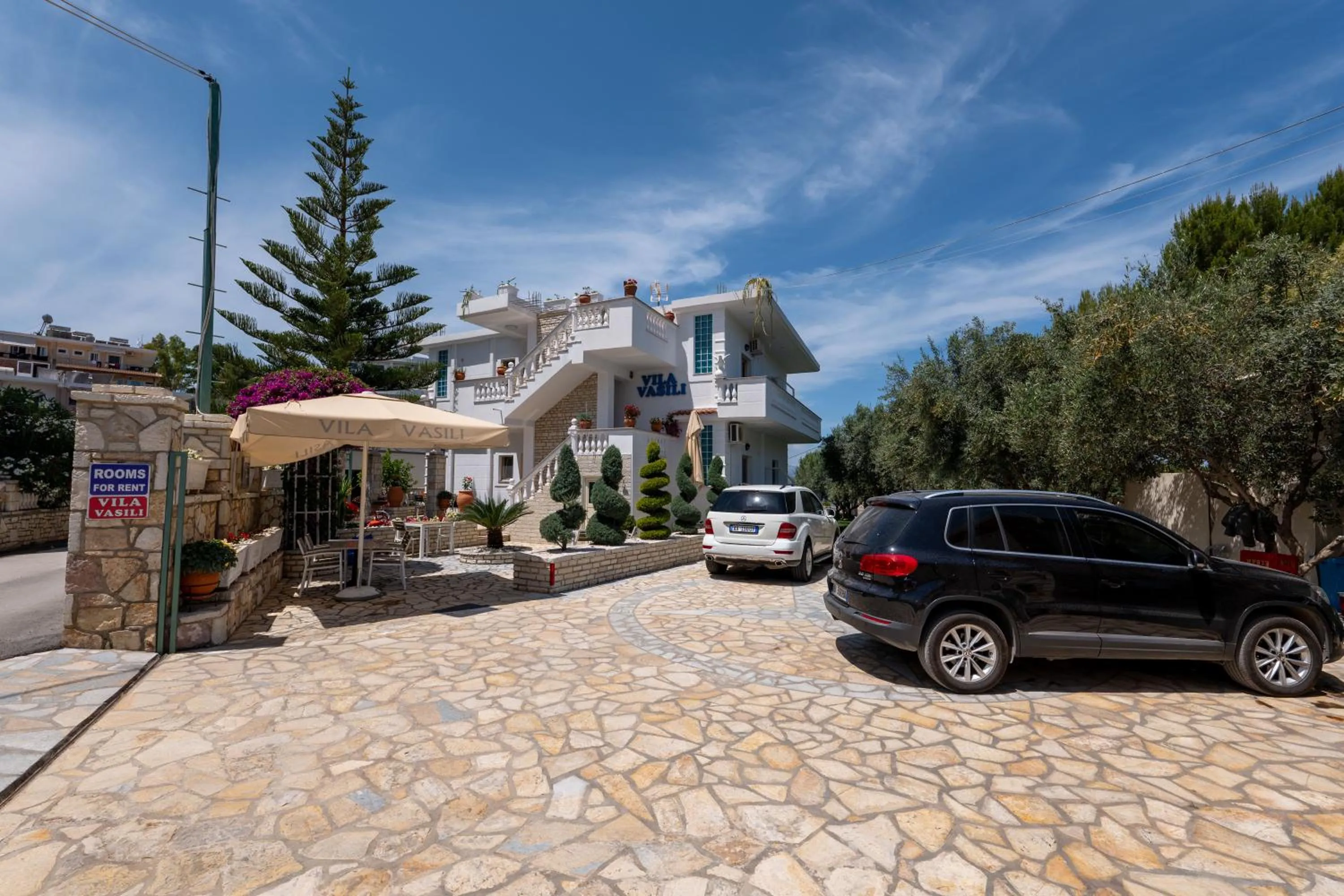 Property building in Vila Vasili