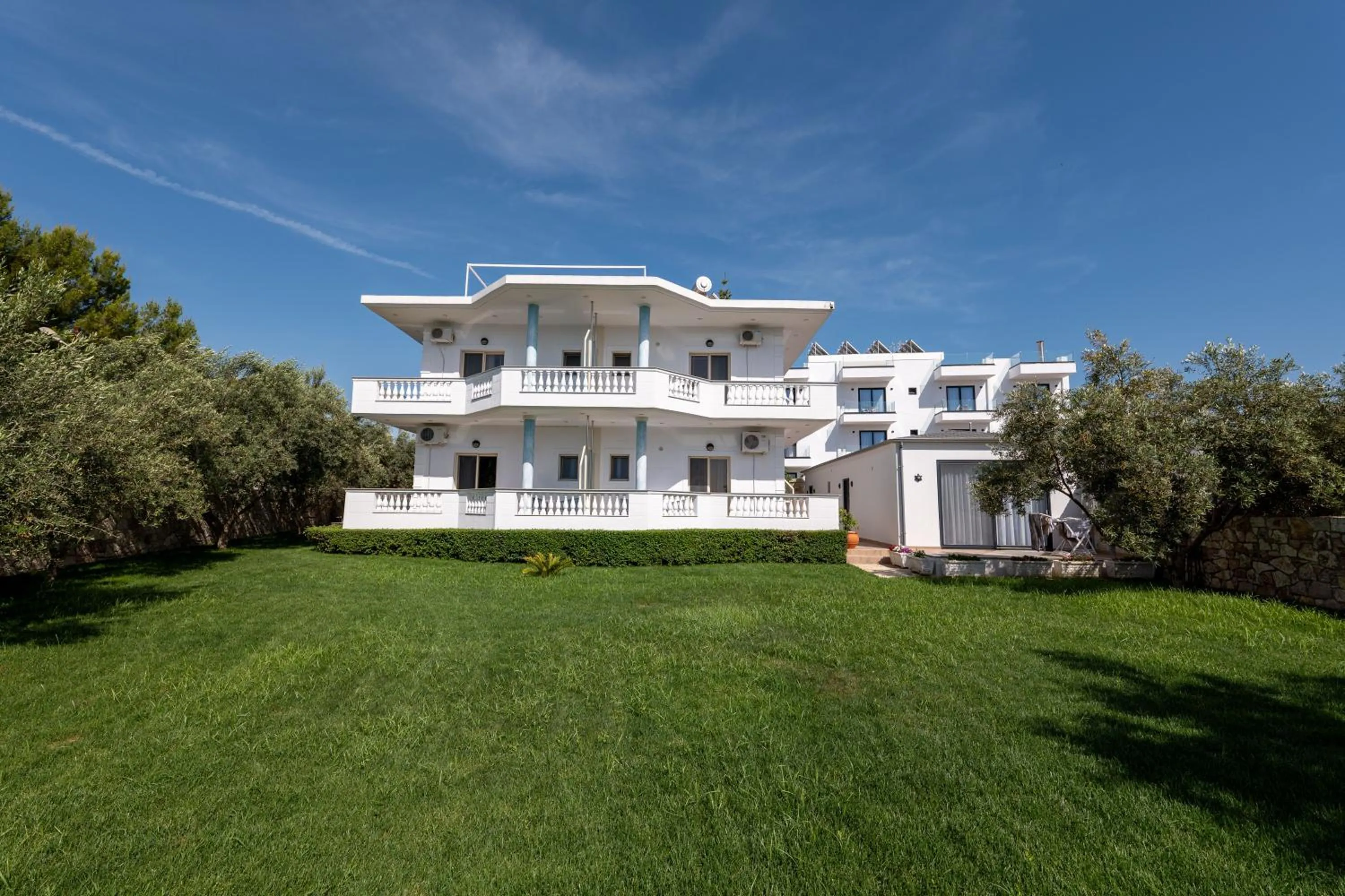 Property building in Vila Vasili