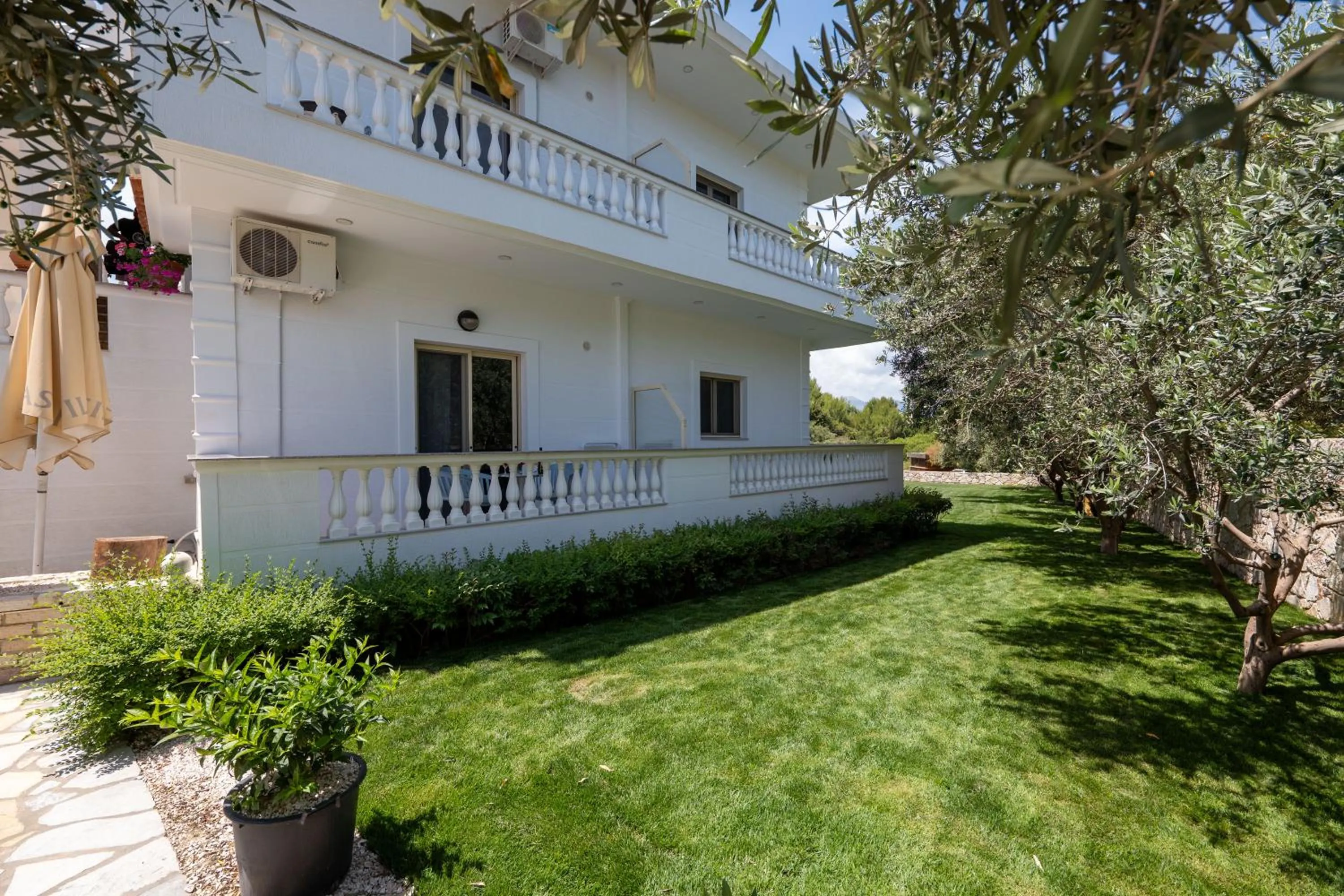 Property building in Vila Vasili