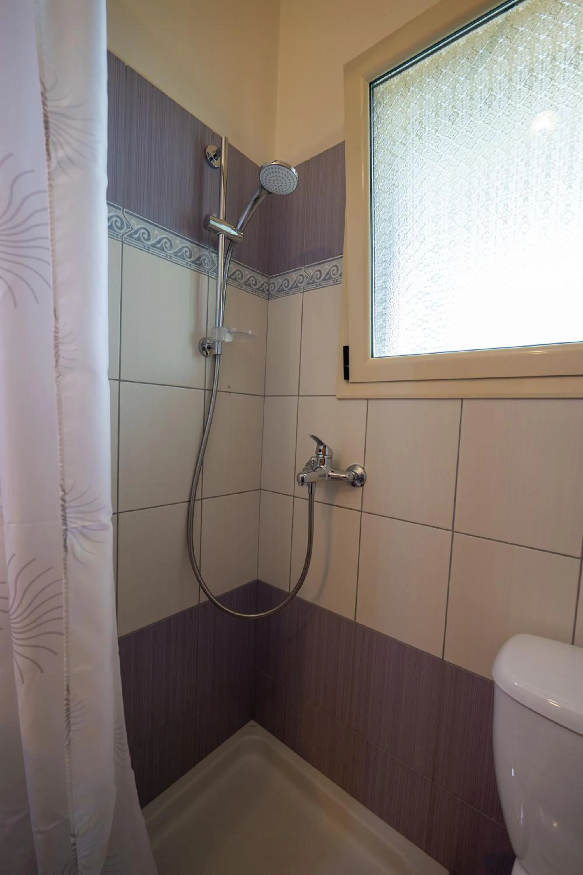 Shower in Vila Vasili