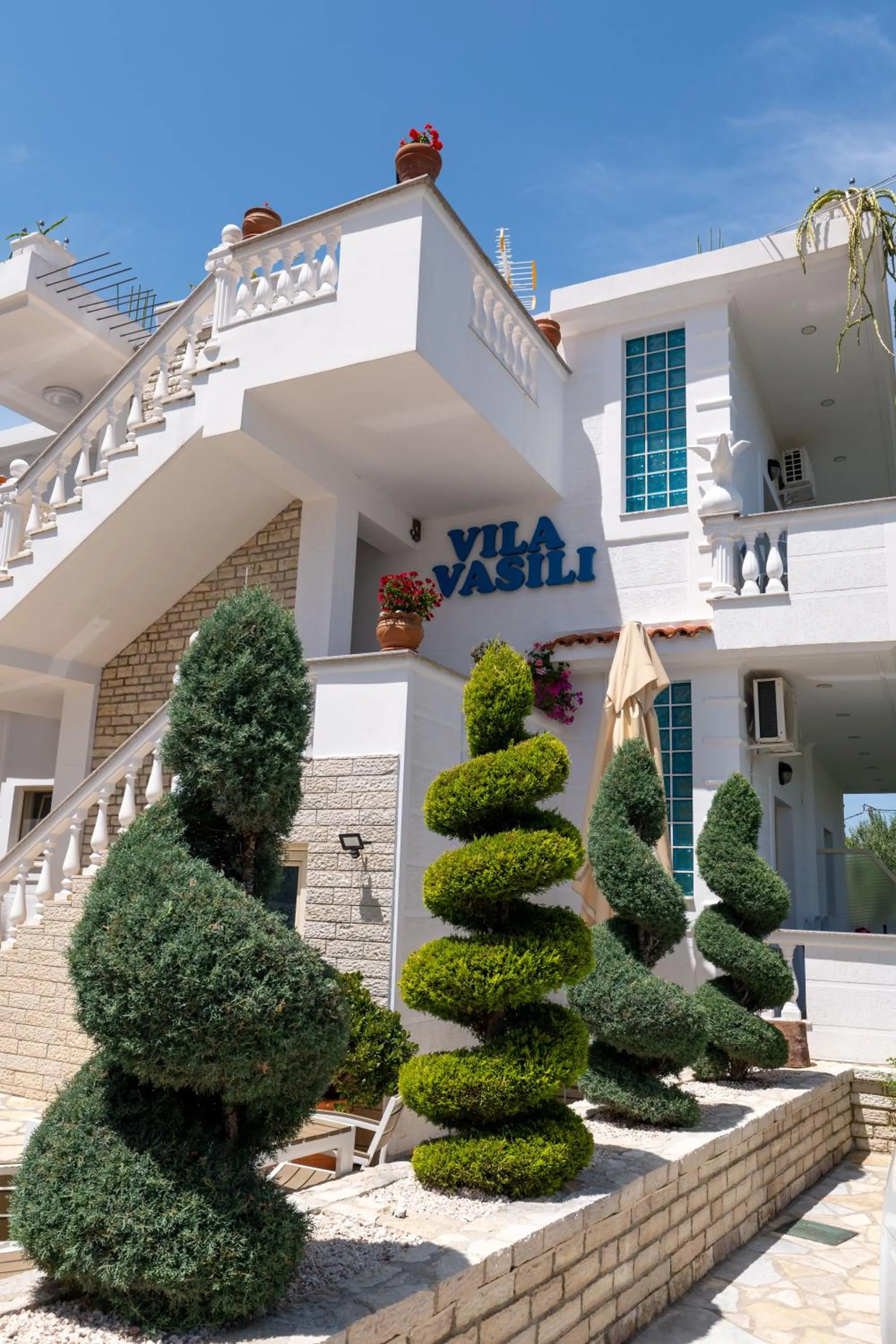 Property building in Vila Vasili