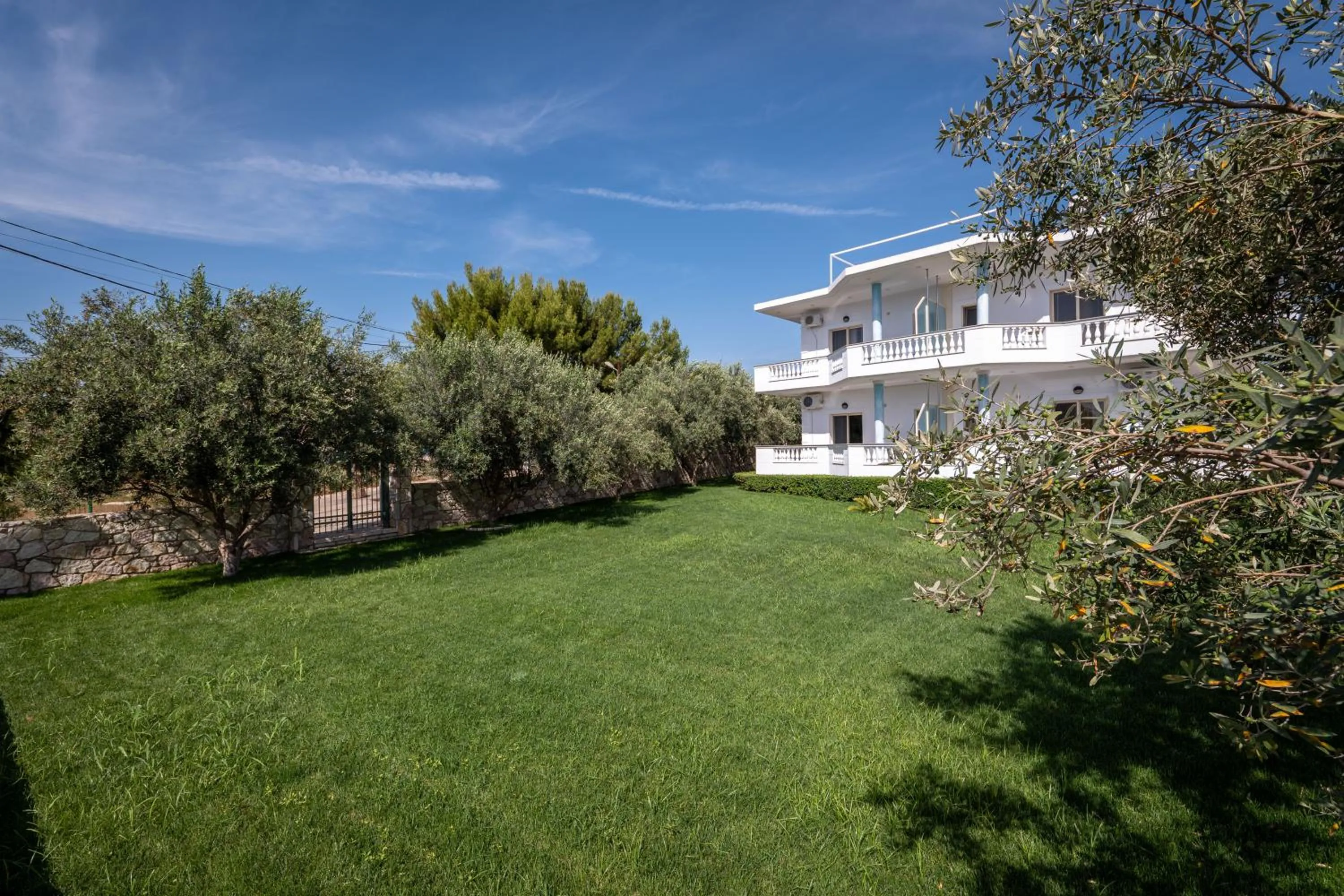 Property building in Vila Vasili