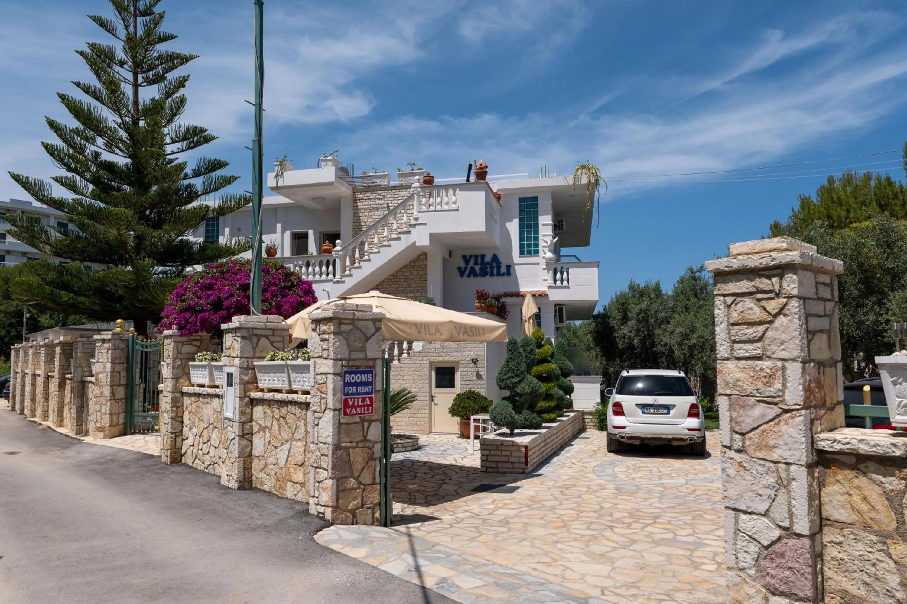 Property building in Vila Vasili