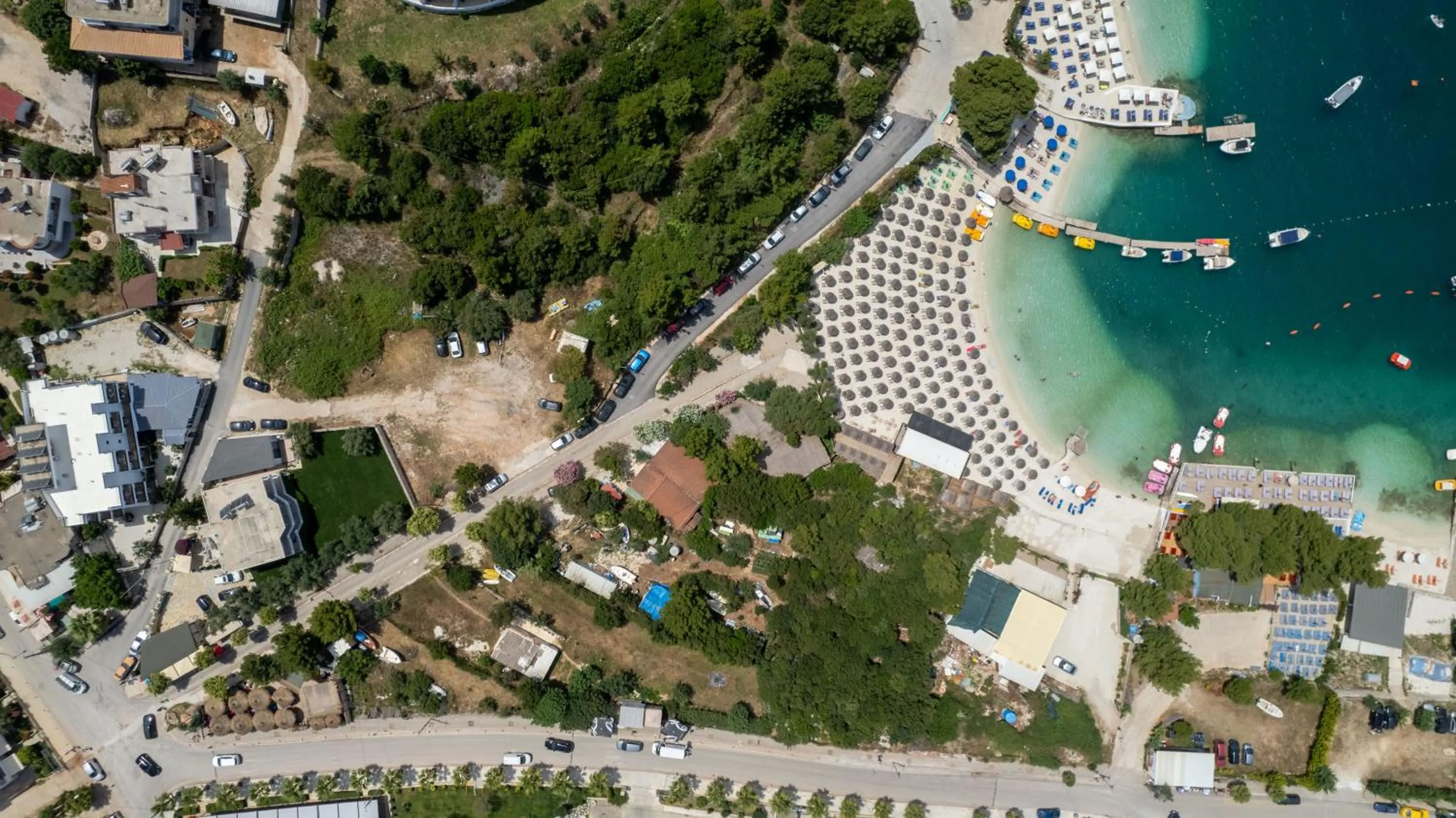 Property building in Vila Vasili