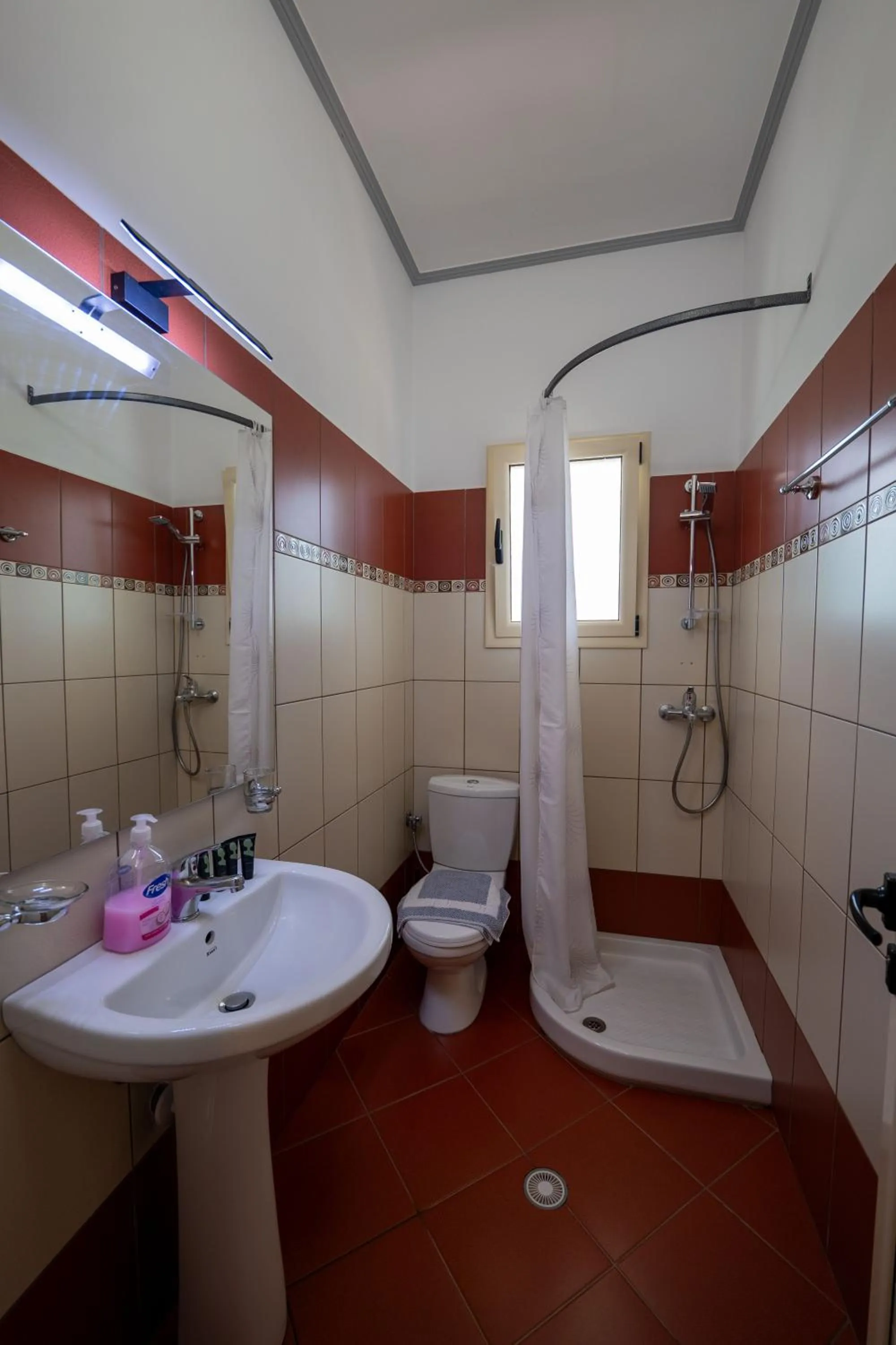 Toilet in Vila Vasili