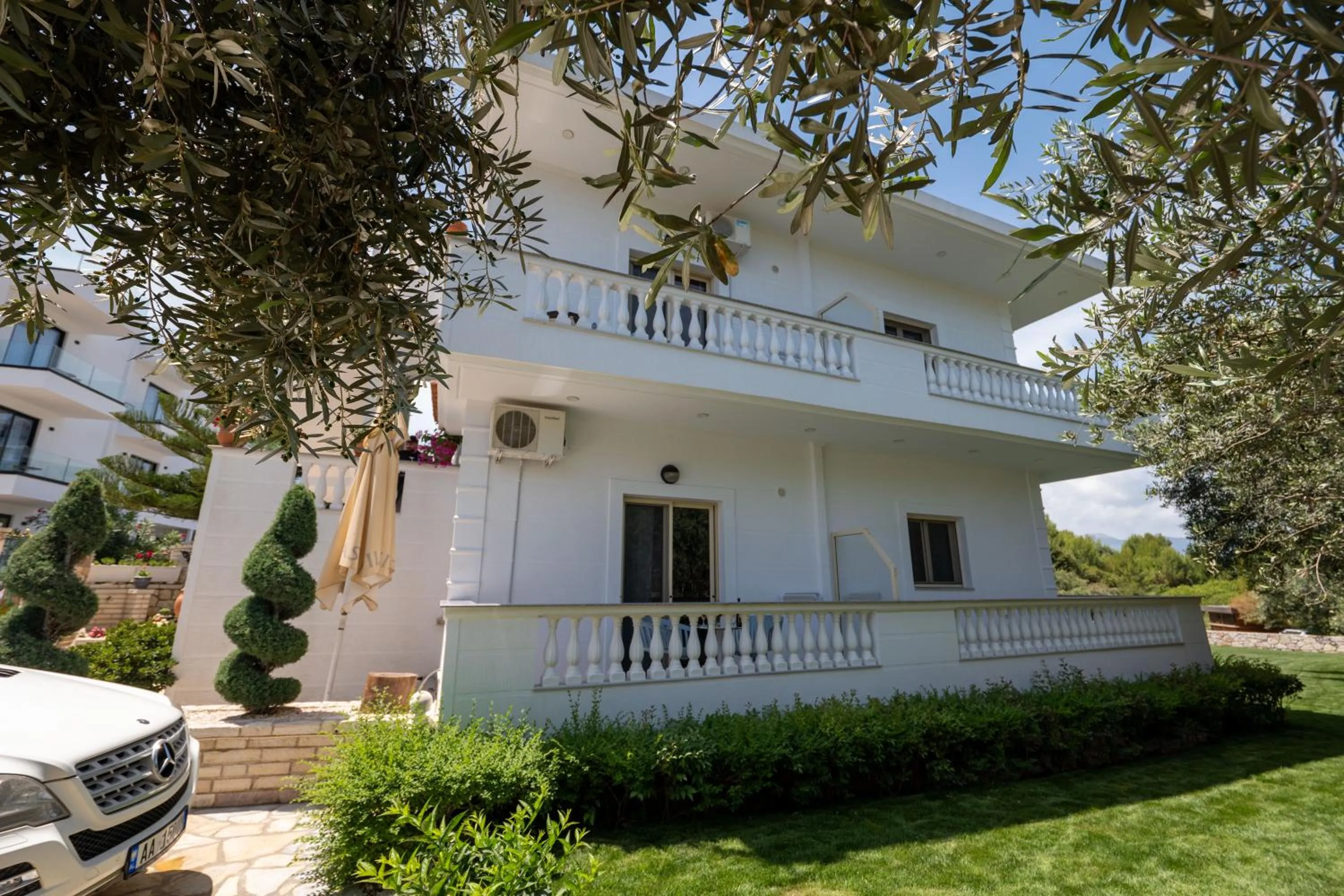 Property building in Vila Vasili