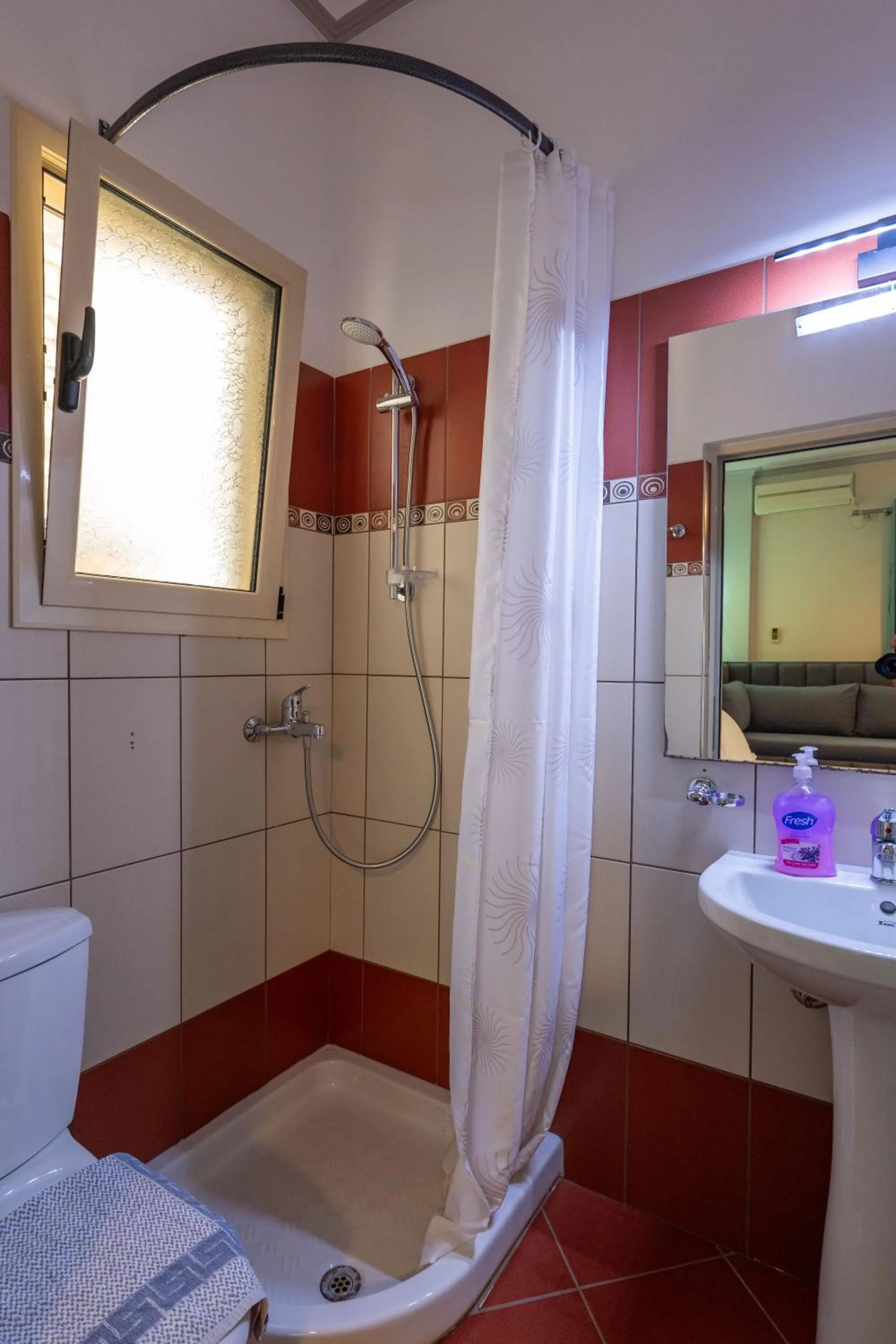 Shower in Vila Vasili