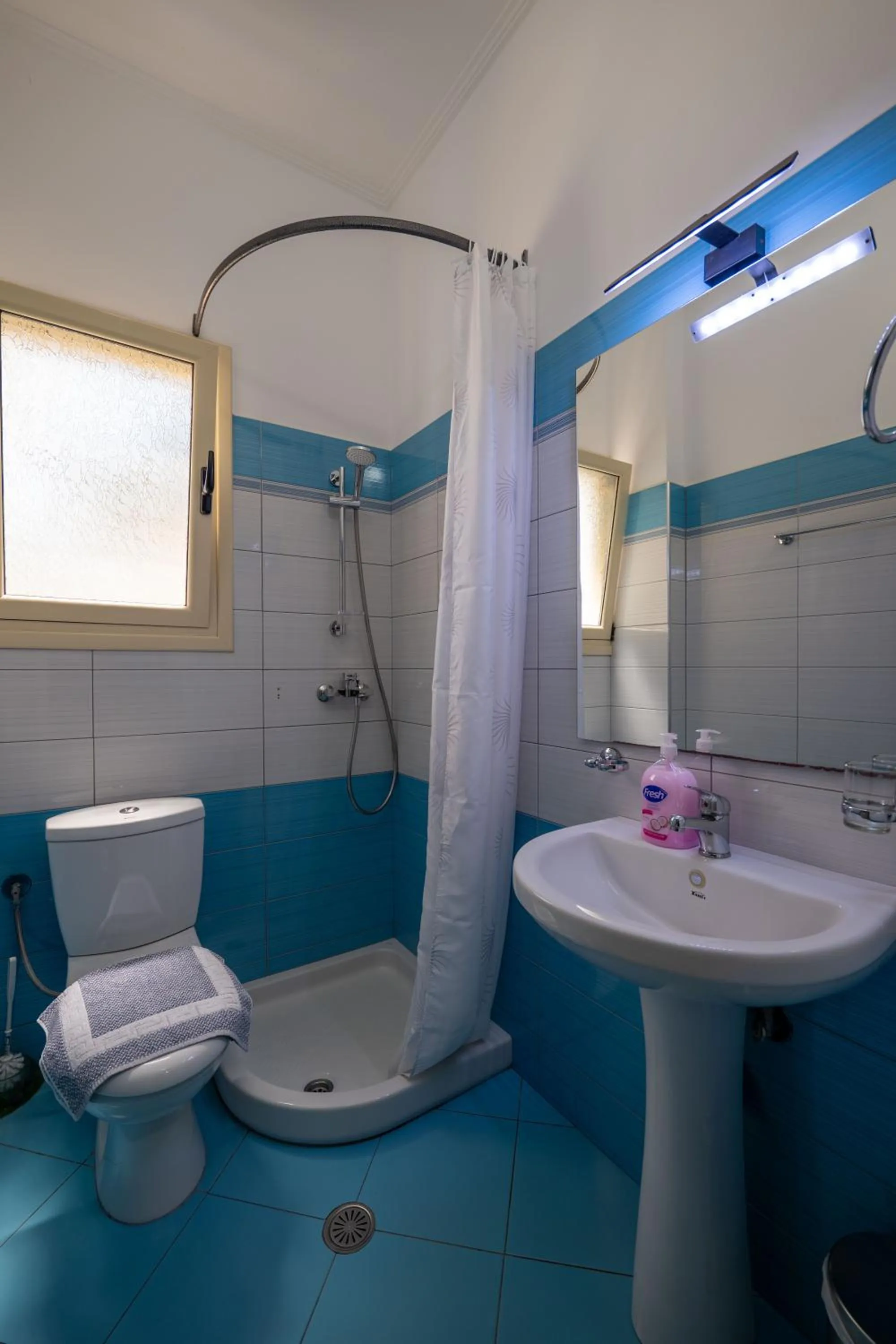 Shower in Vila Vasili