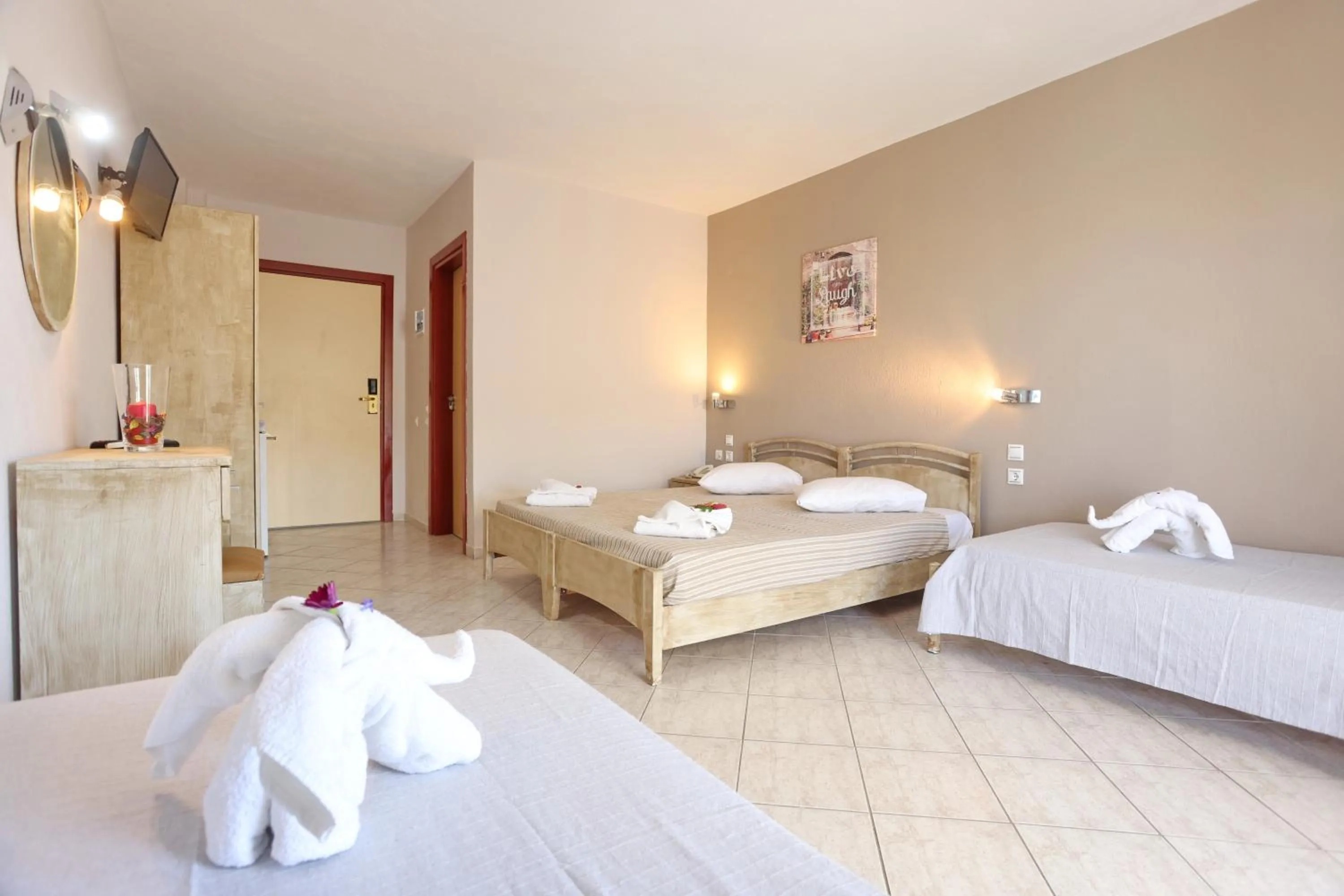 TV and multimedia in Summer Dream Hotel