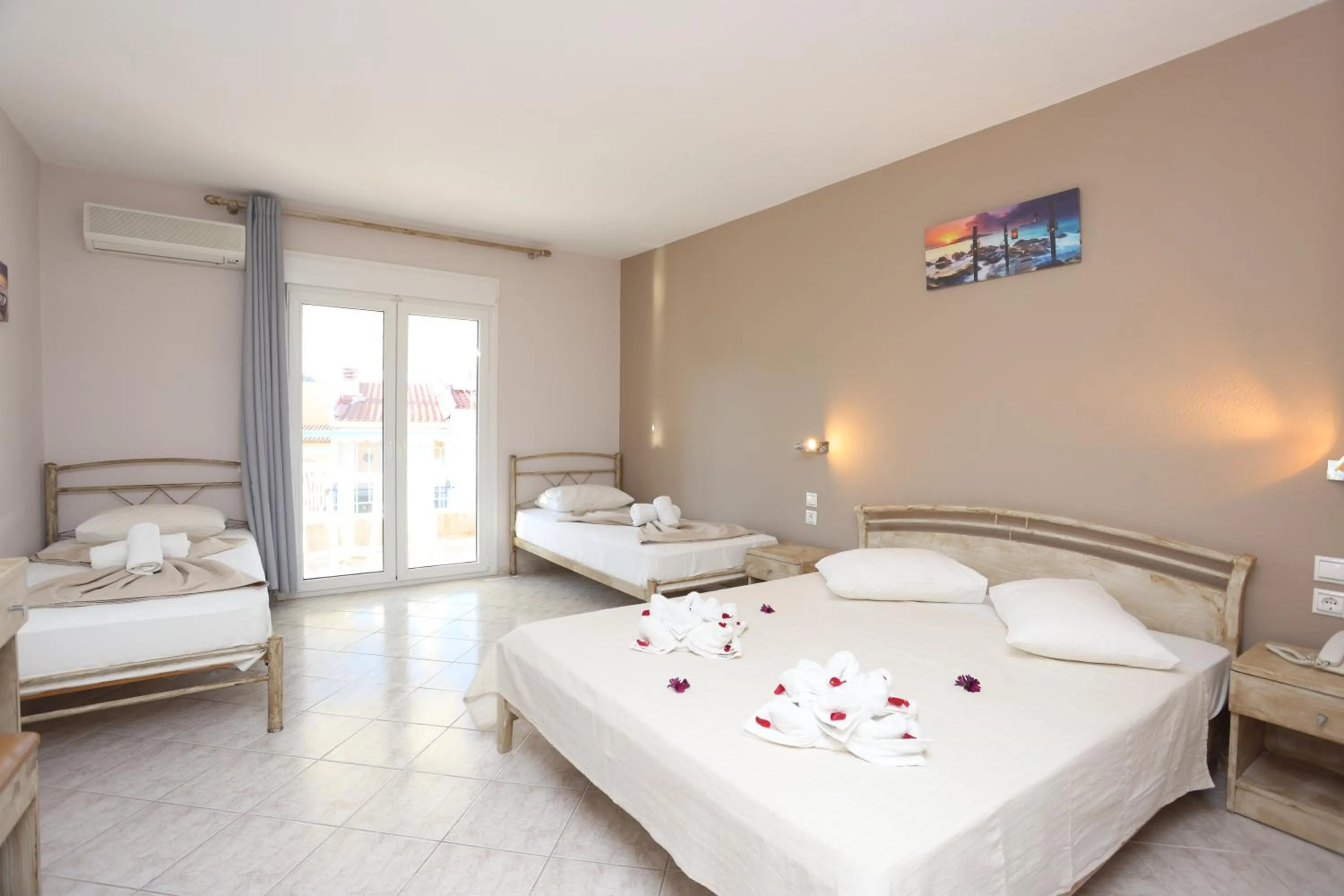 Photo of the whole room in Summer Dream Hotel