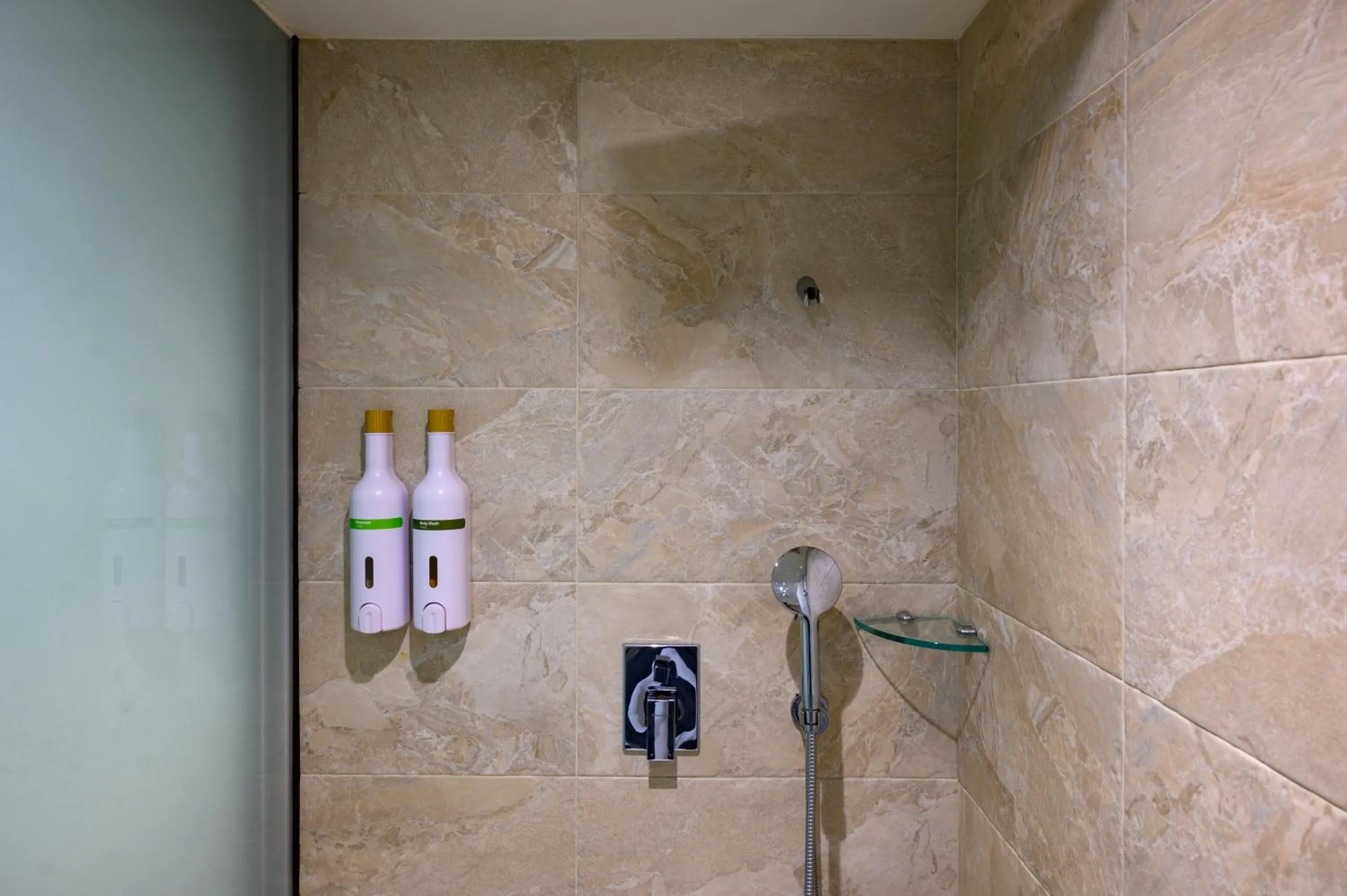 Shower in Olah Poshtel Taichung Wenxin