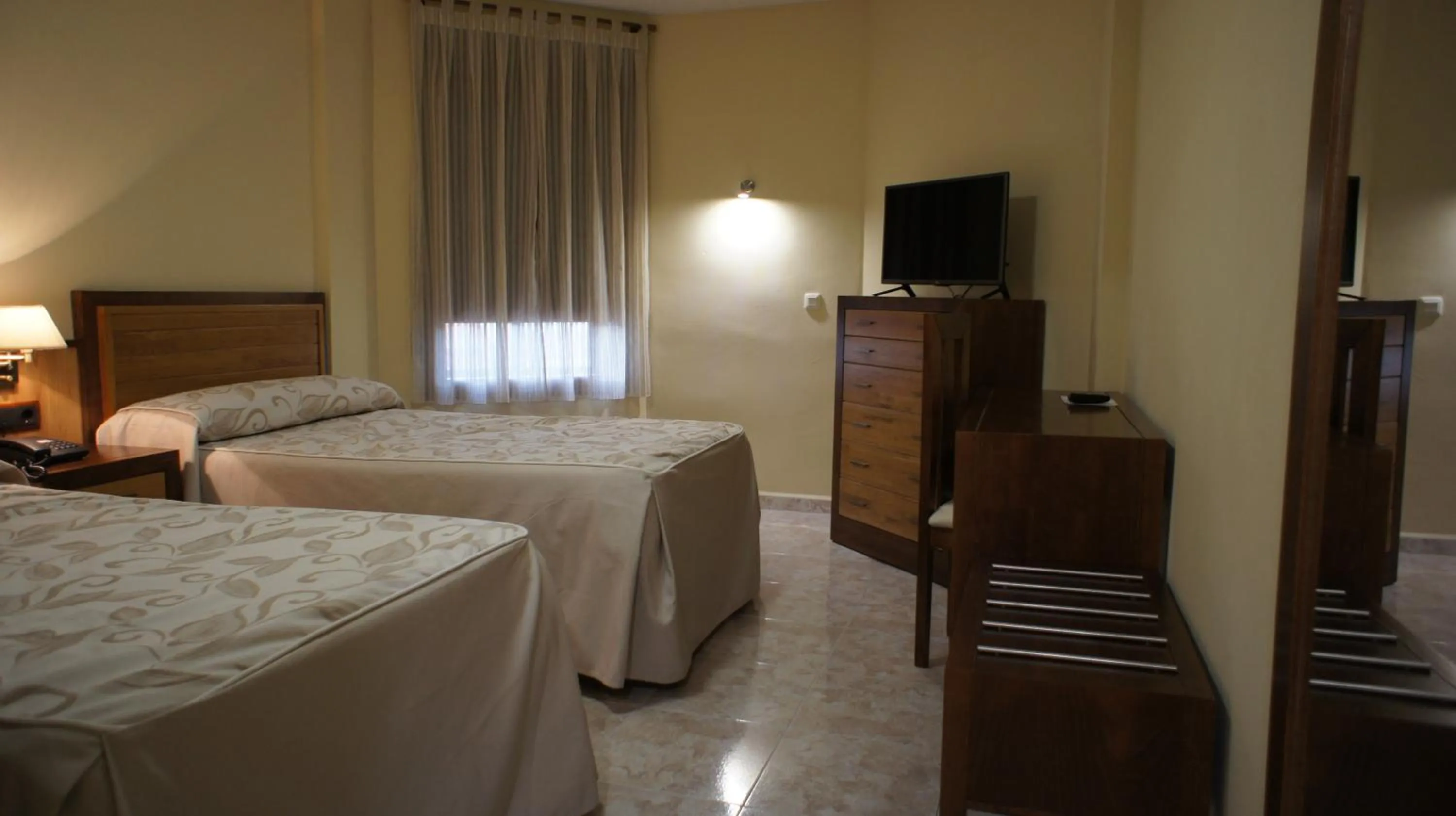 Bedroom, Bed in Hotel Puente Romano