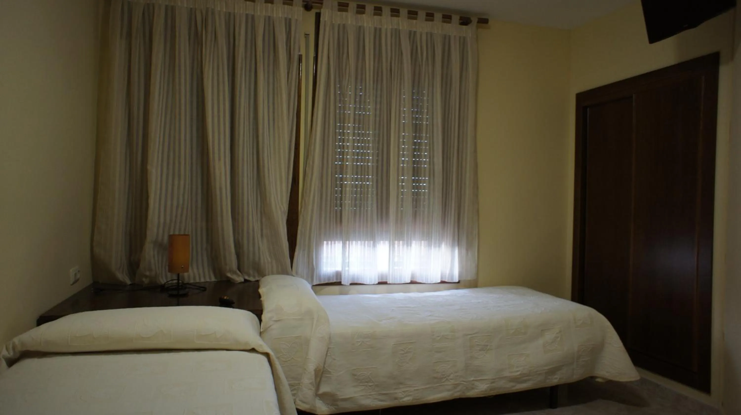 Bed in Hotel Puente Romano