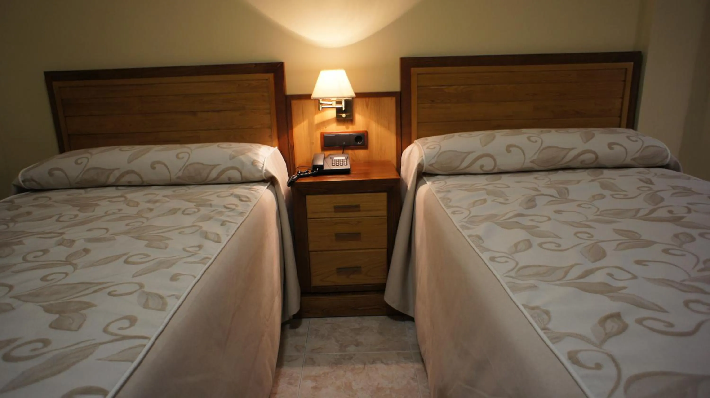 Bed in Hotel Puente Romano