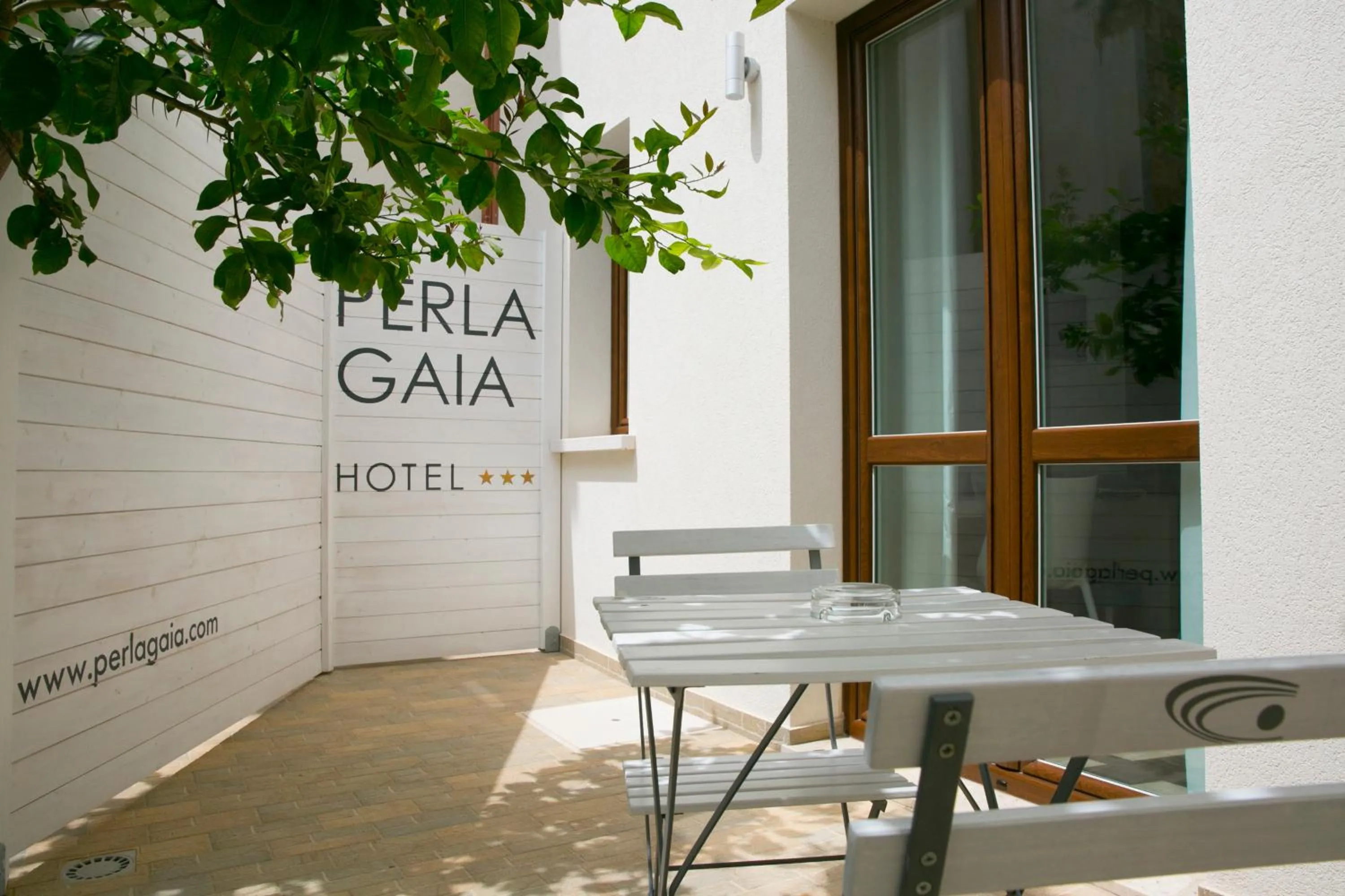 Patio in Hotel Perla Gaia
