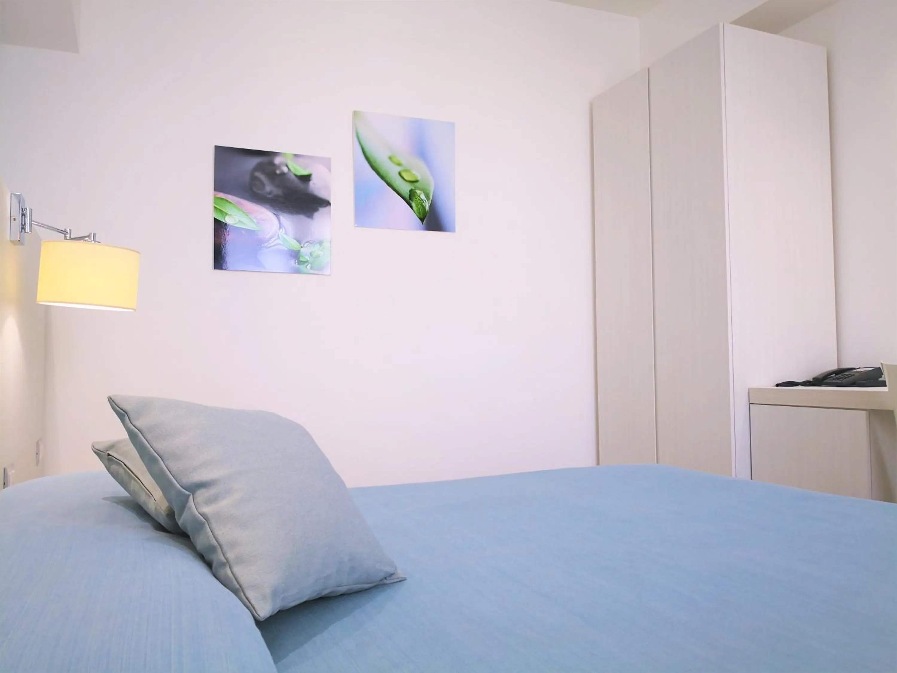 Bed in Hotel Perla Gaia