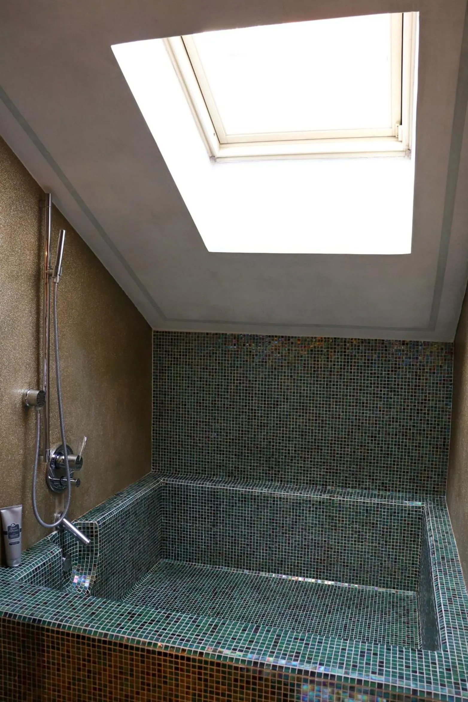 Bath in La Corte di Brusuglio Apartments