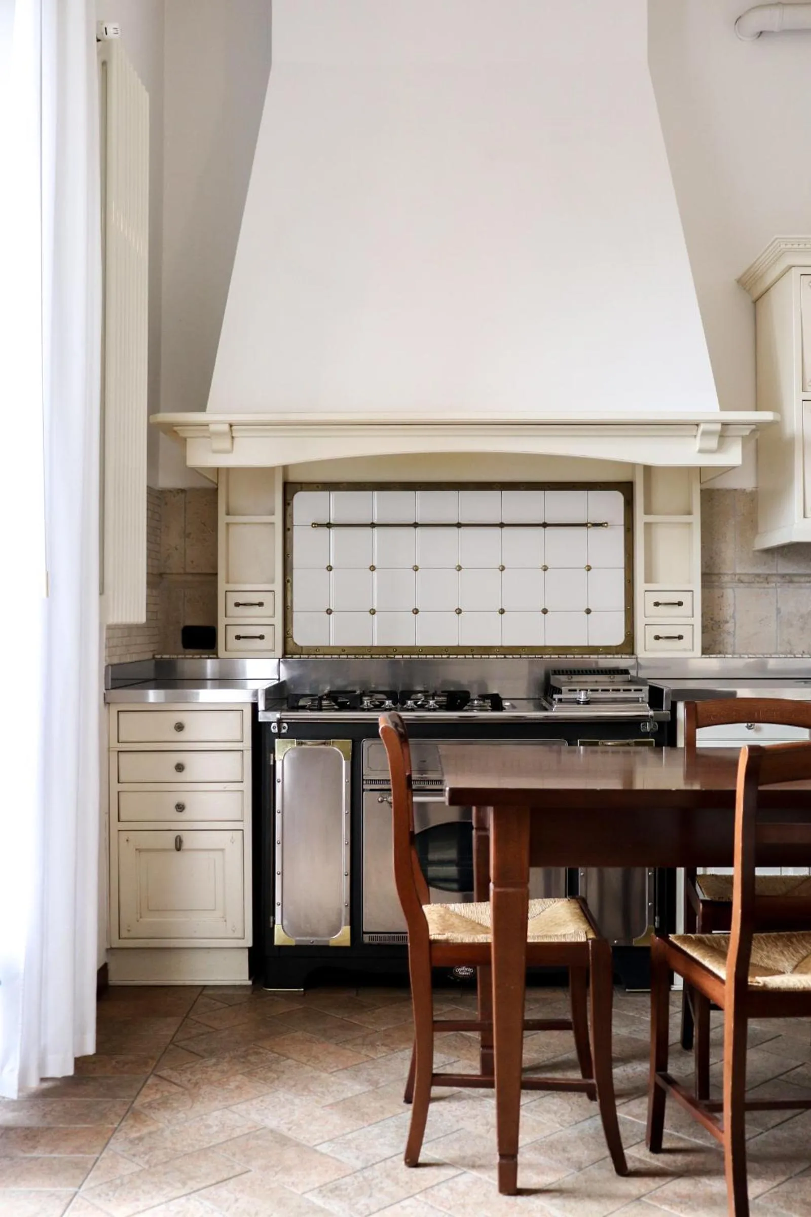Kitchen or kitchenette in La Corte di Brusuglio Apartments