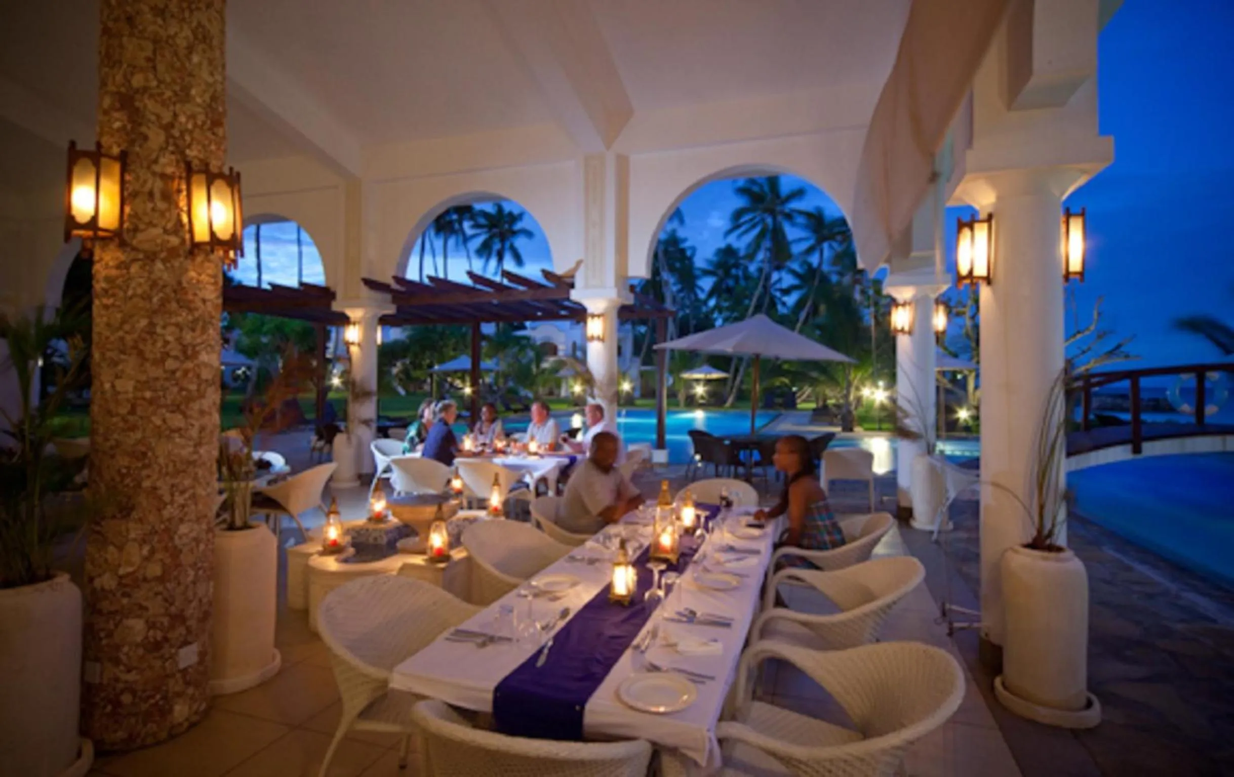 Restaurant/places to eat in Lantana Galu Beach